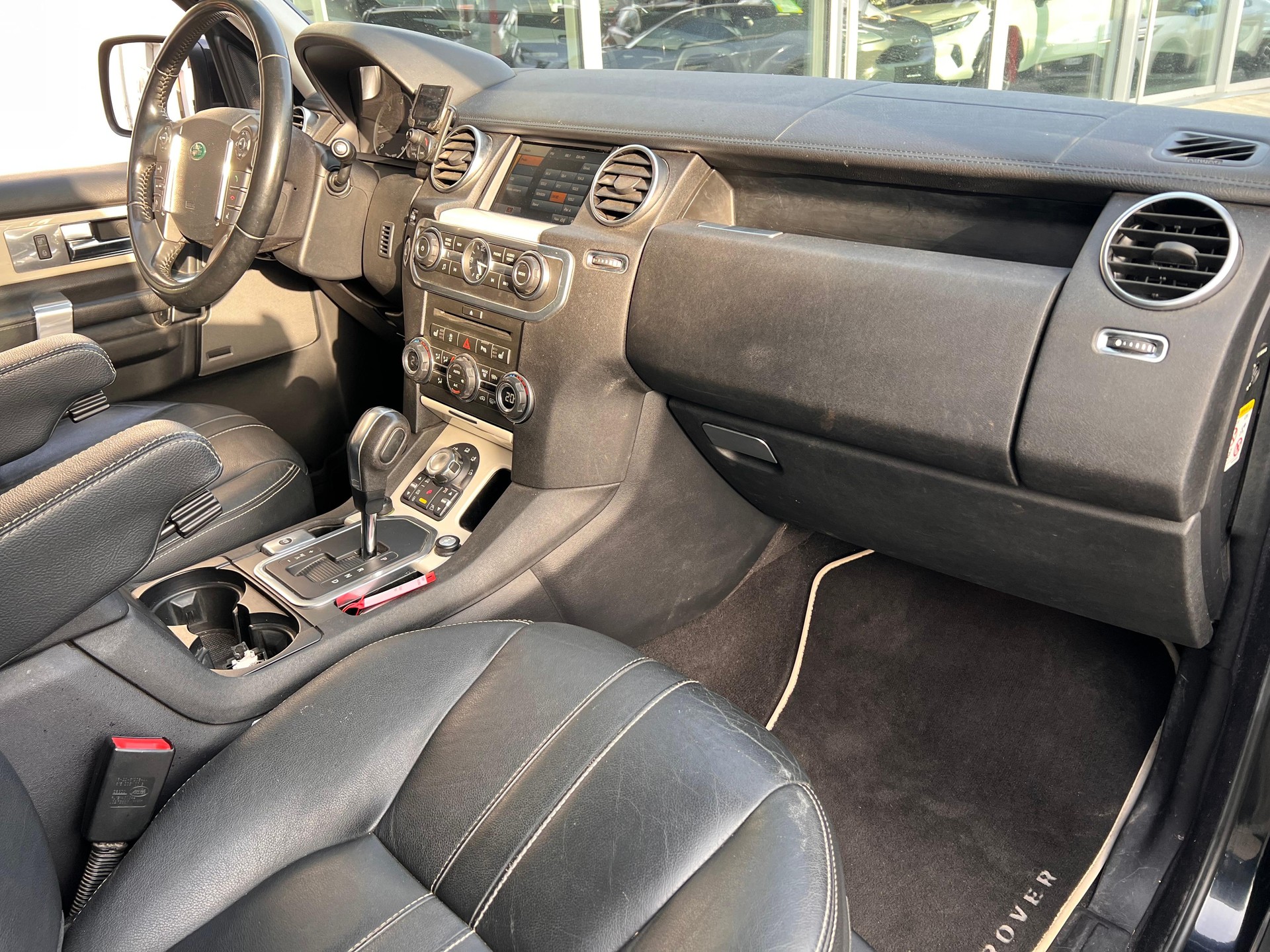 LAND ROVER Discovery 3.0 TDV6 245 SE-image-13