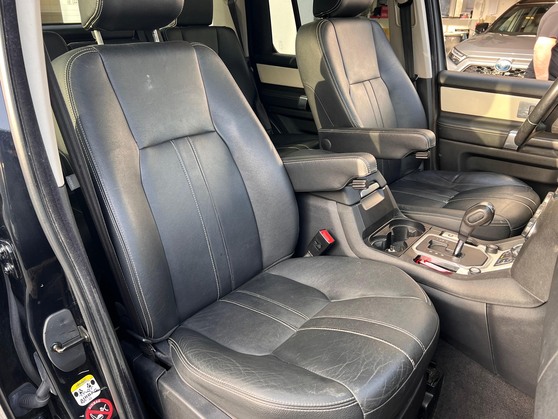 LAND ROVER Discovery 3.0 TDV6 245 SE-image-14