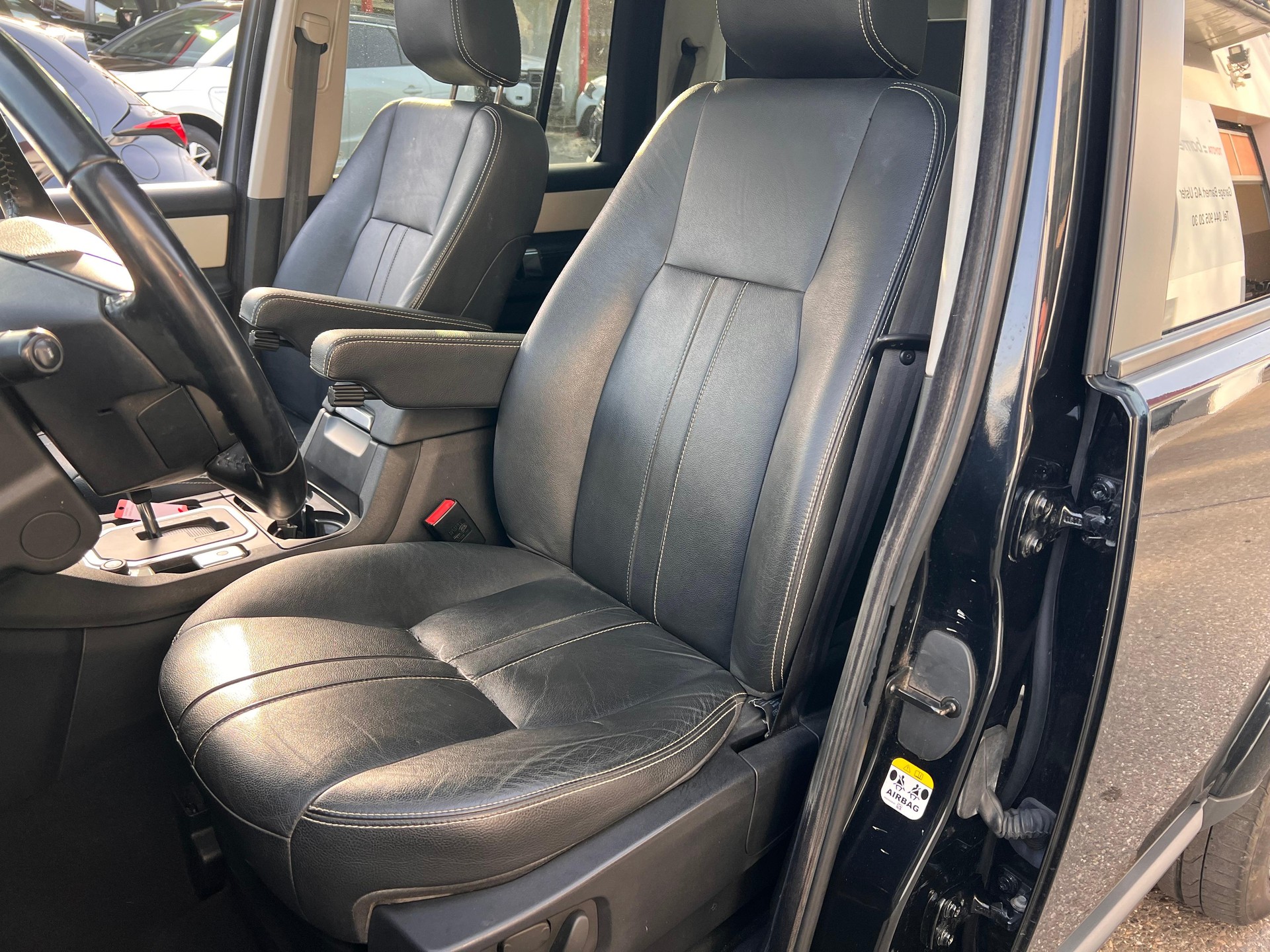 LAND ROVER Discovery 3.0 TDV6 245 SE-image-9