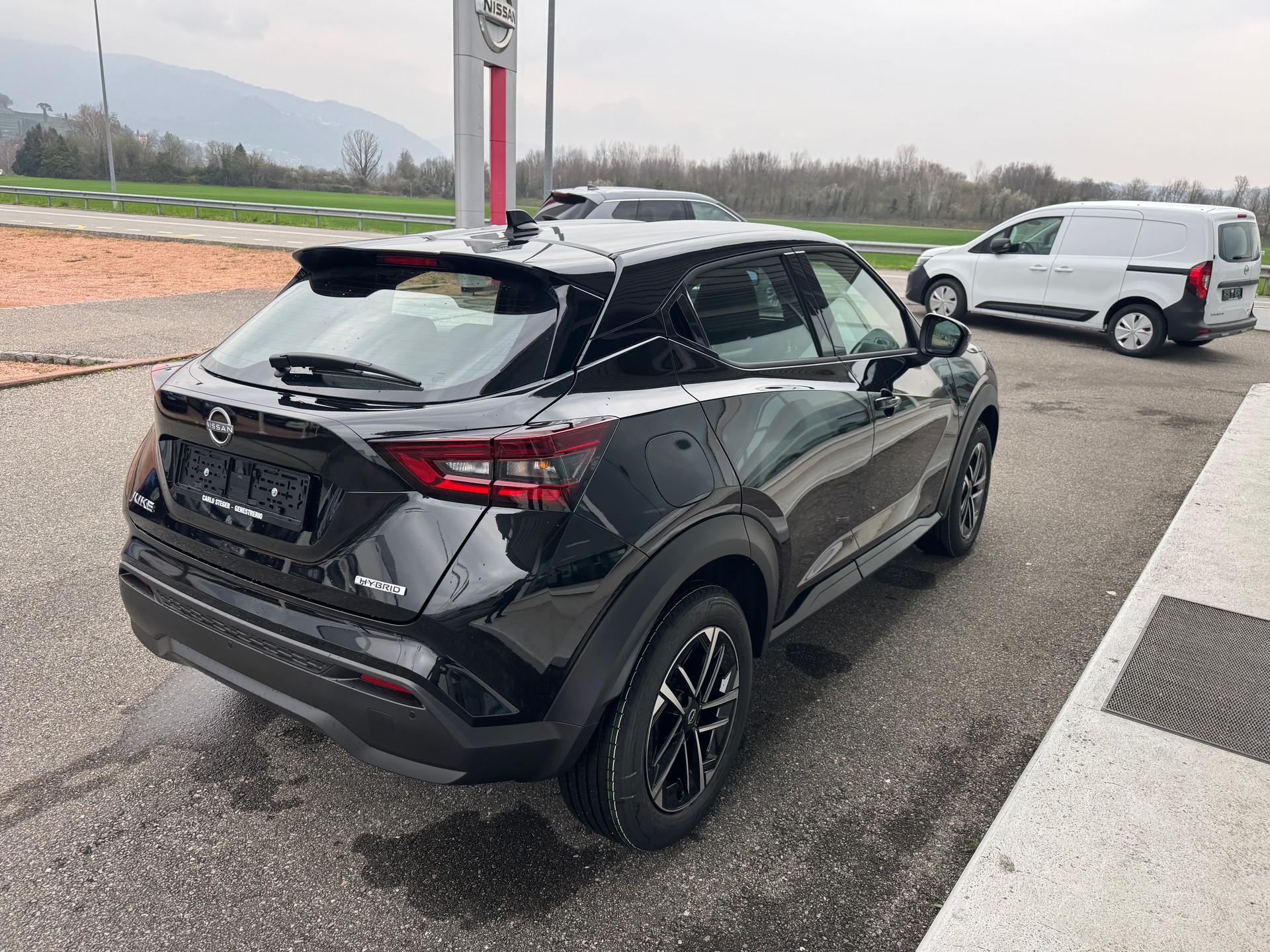 NISSAN Juke 1.6 FHEV N-Connecta-image-4