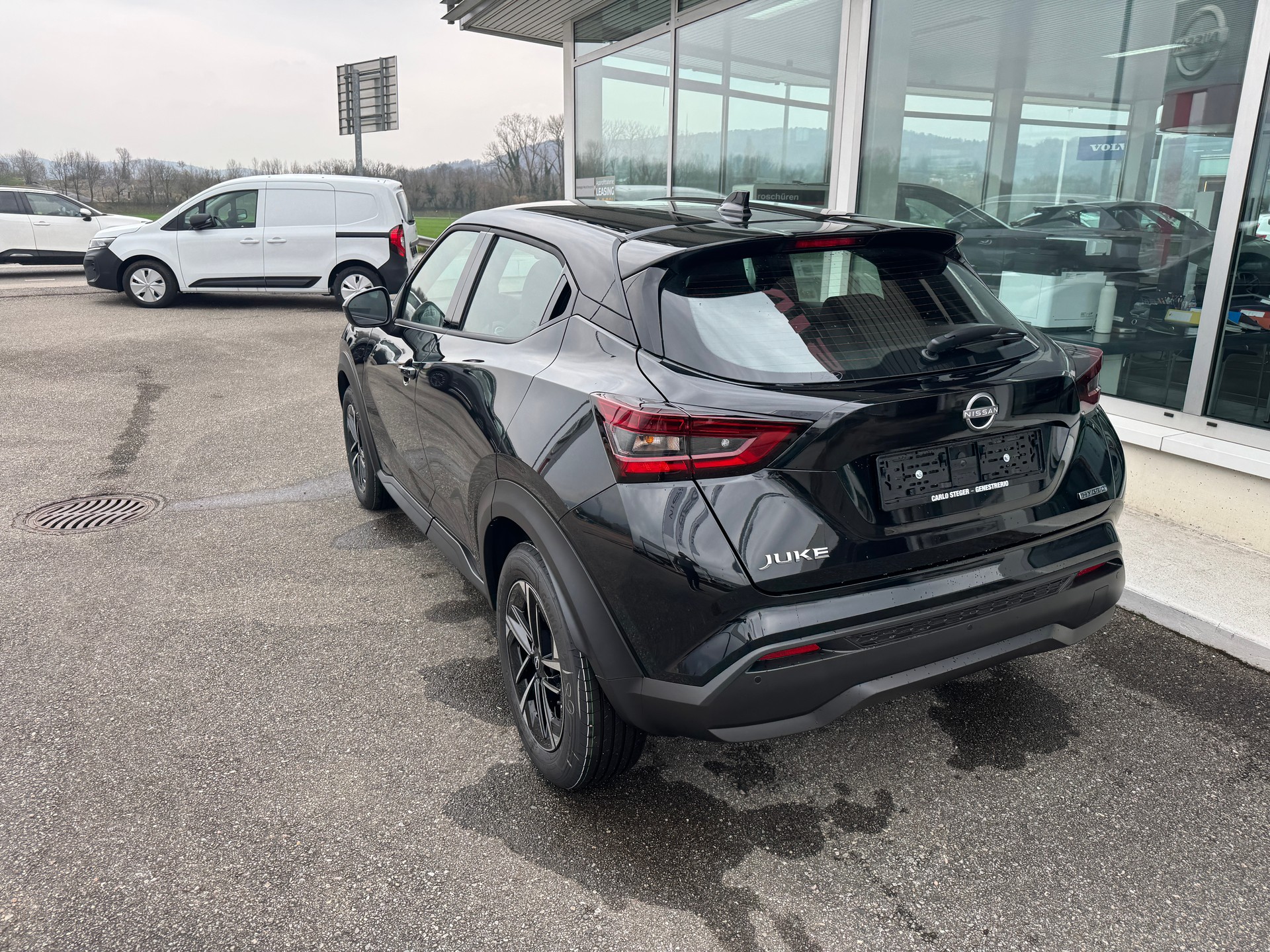 NISSAN Juke 1.6 FHEV N-Connecta-image-2