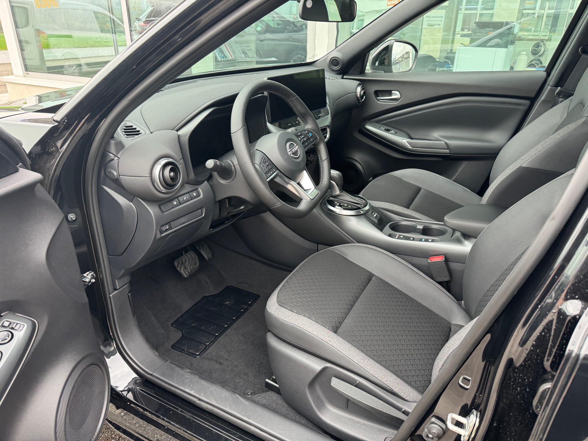 NISSAN Juke 1.6 FHEV N-Connecta-image-7