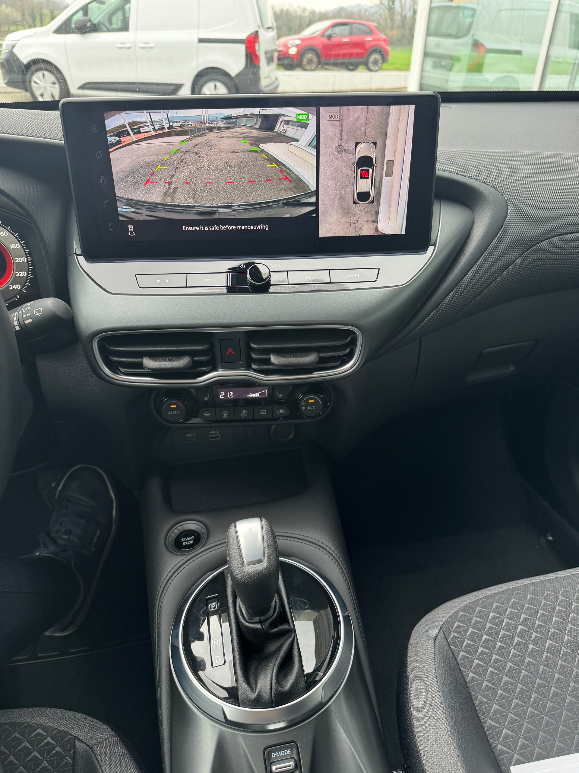 NISSAN Juke 1.6 FHEV N-Connecta-image-13