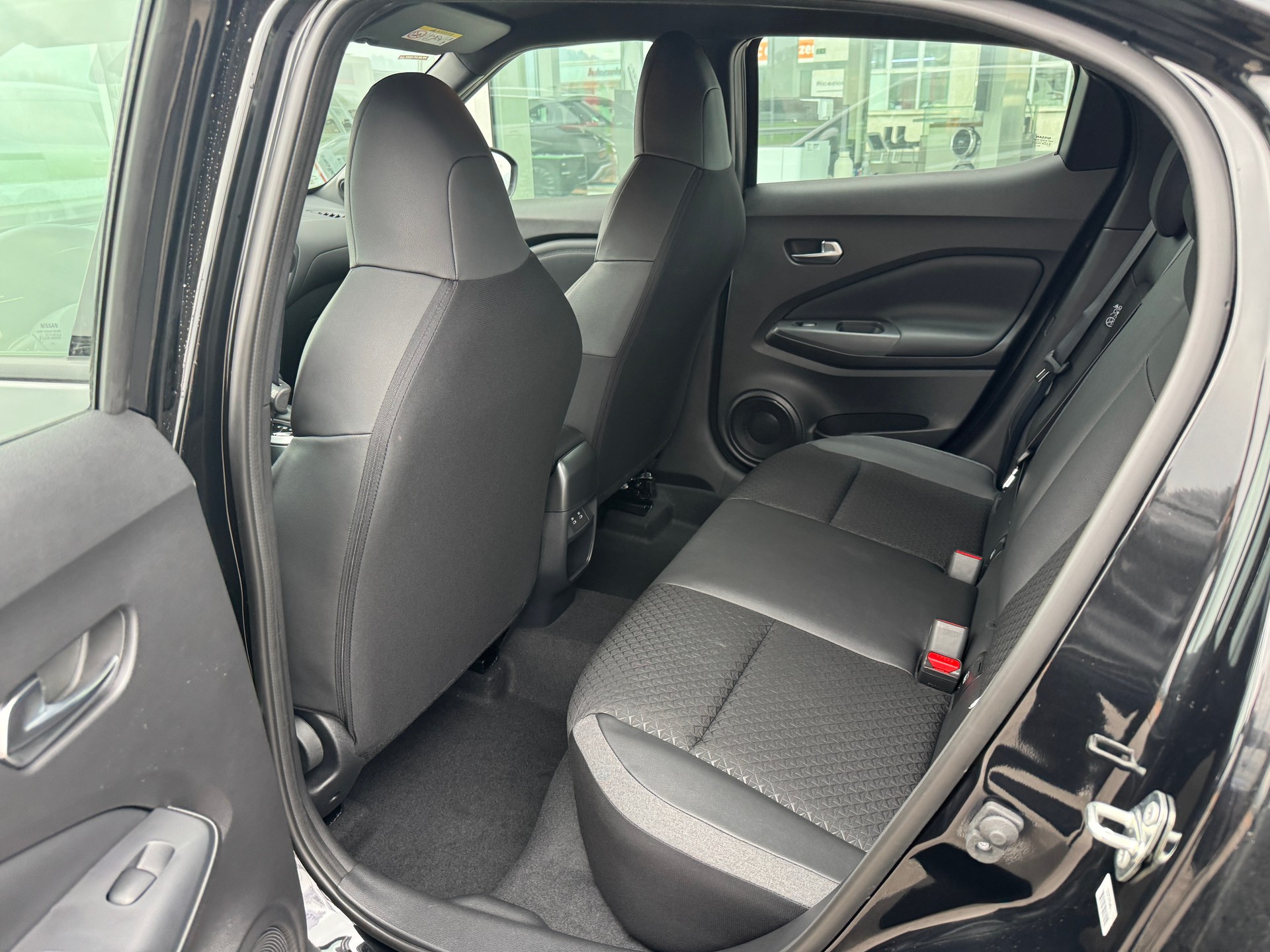 NISSAN Juke 1.6 FHEV N-Connecta-image-8