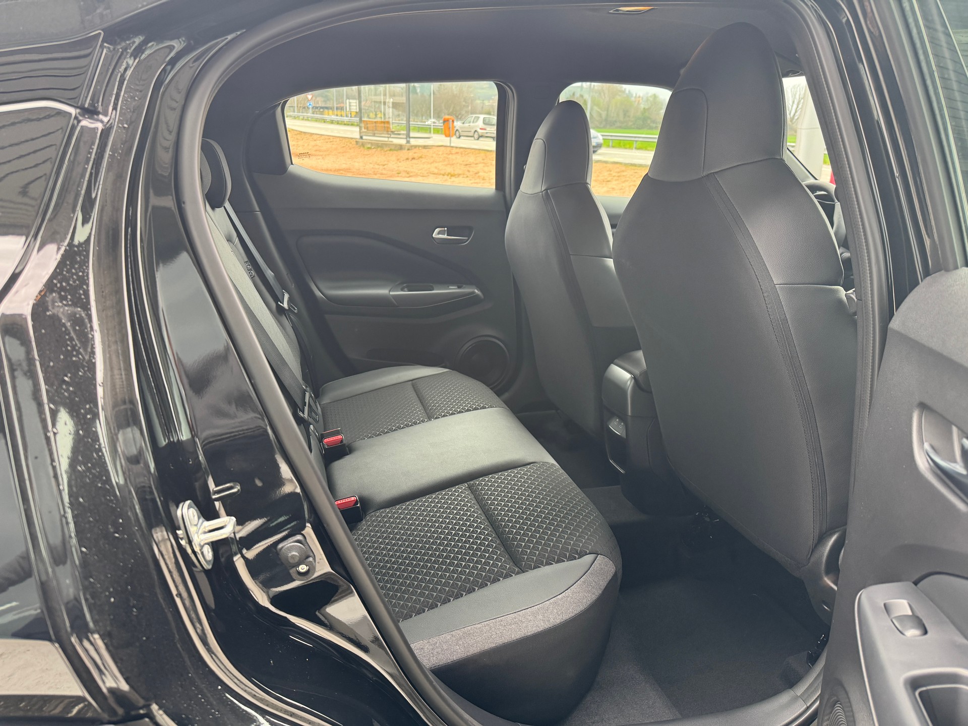 NISSAN Juke 1.6 FHEV N-Connecta-image-10