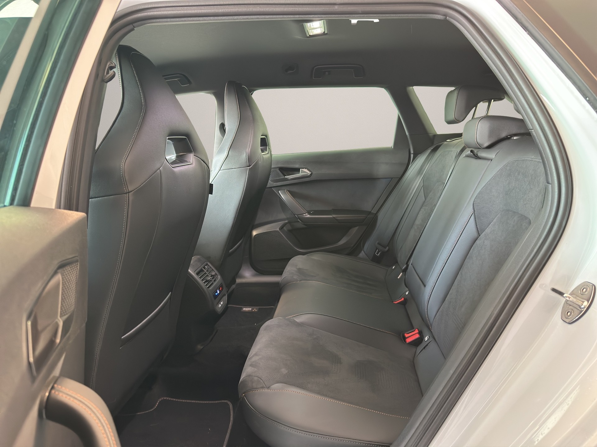 CUPRA LEON ST 1.5 e-HYBRID pHEV VZ DSG-image-11
