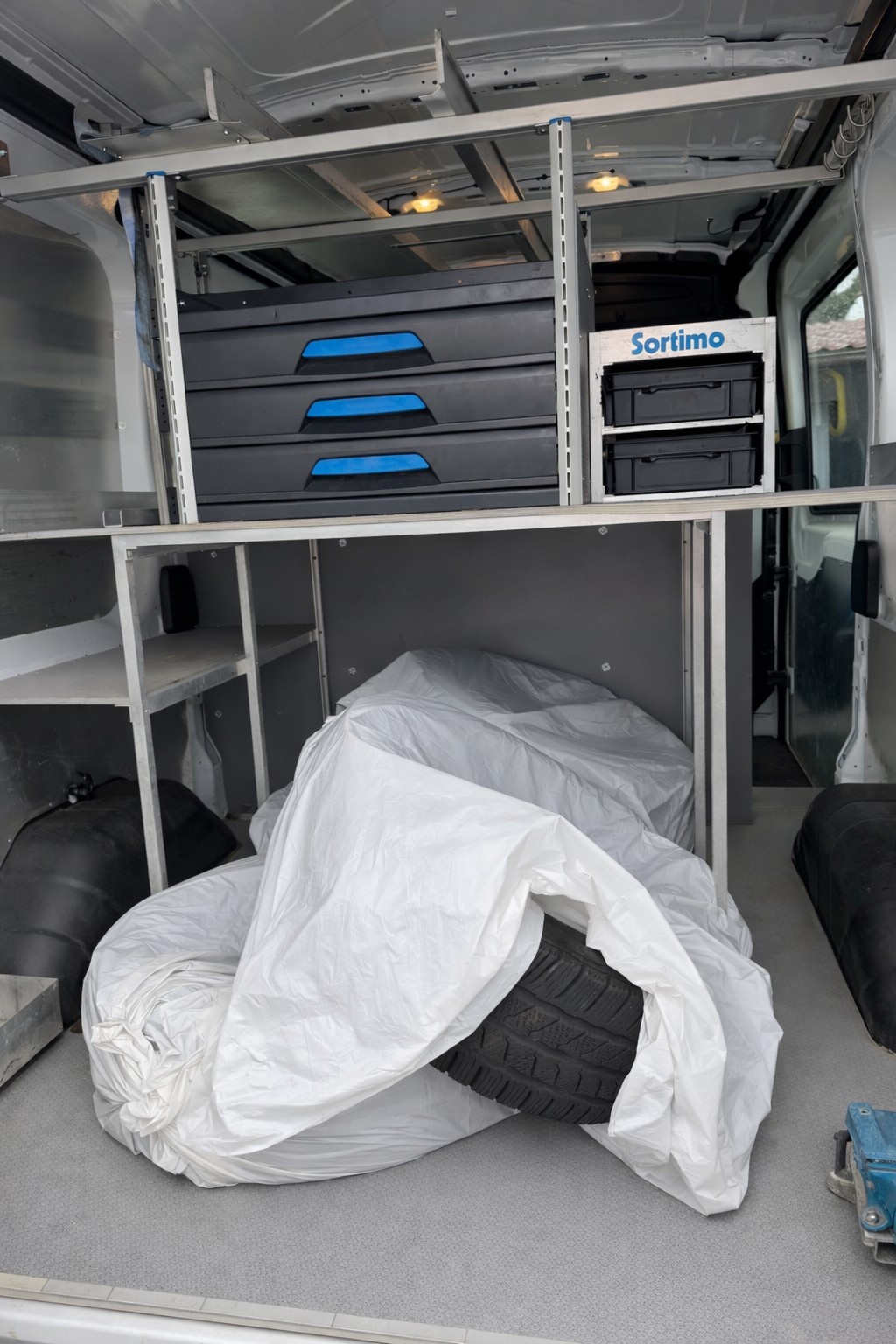 FORD Transit Van 350 L2 Trend 2.0 TDCi 130 4WD-image-5