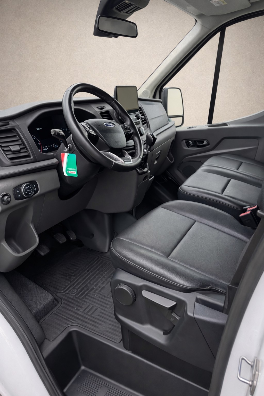 FORD Transit Van 350 L2 Trend 2.0 TDCi 130 4WD-image-3