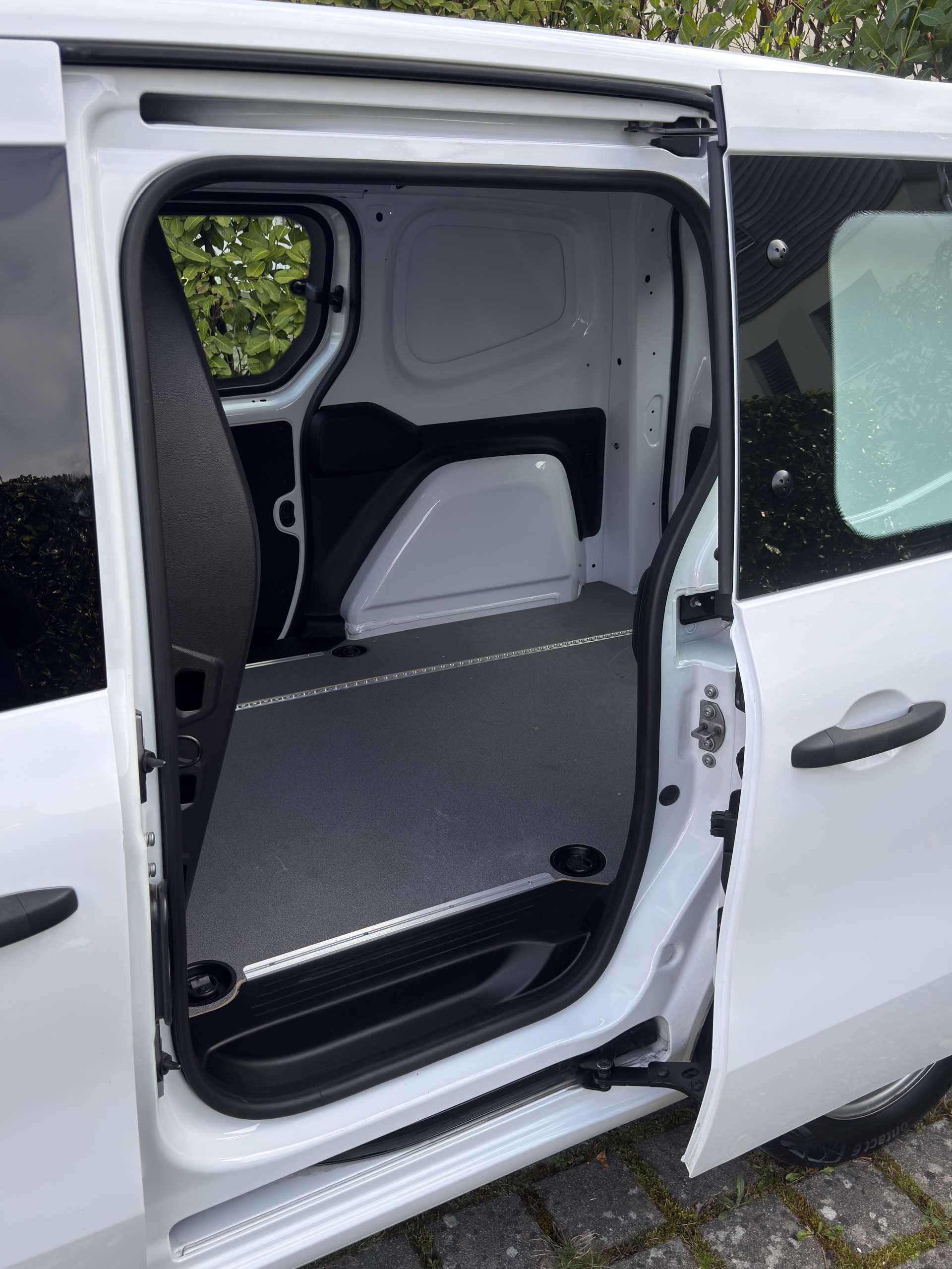 RENAULT Kangoo Van 1.5 dCi 95 Extra-image-12