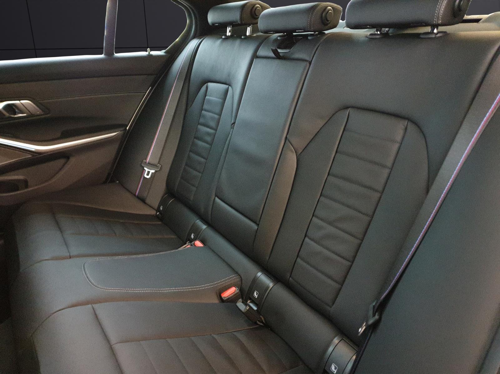 BMW 330e xDrive-image-11