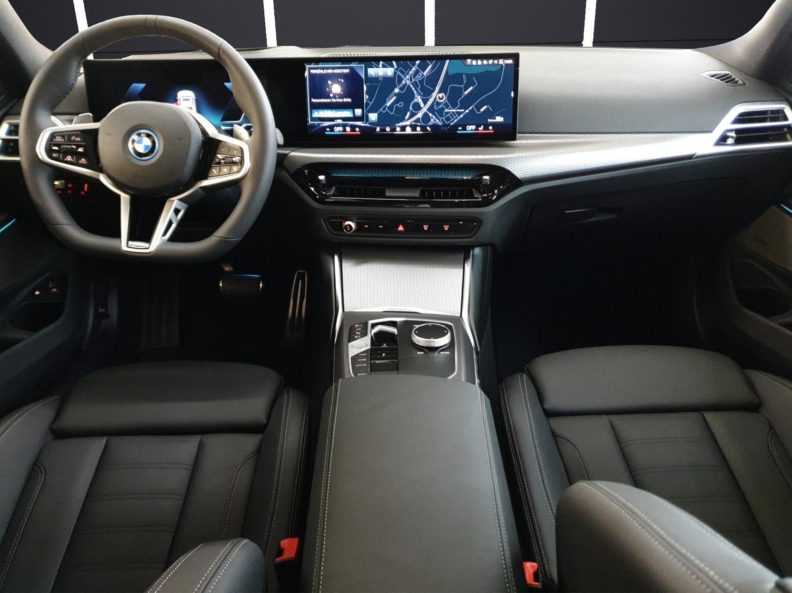 BMW 330e xDrive-image-17