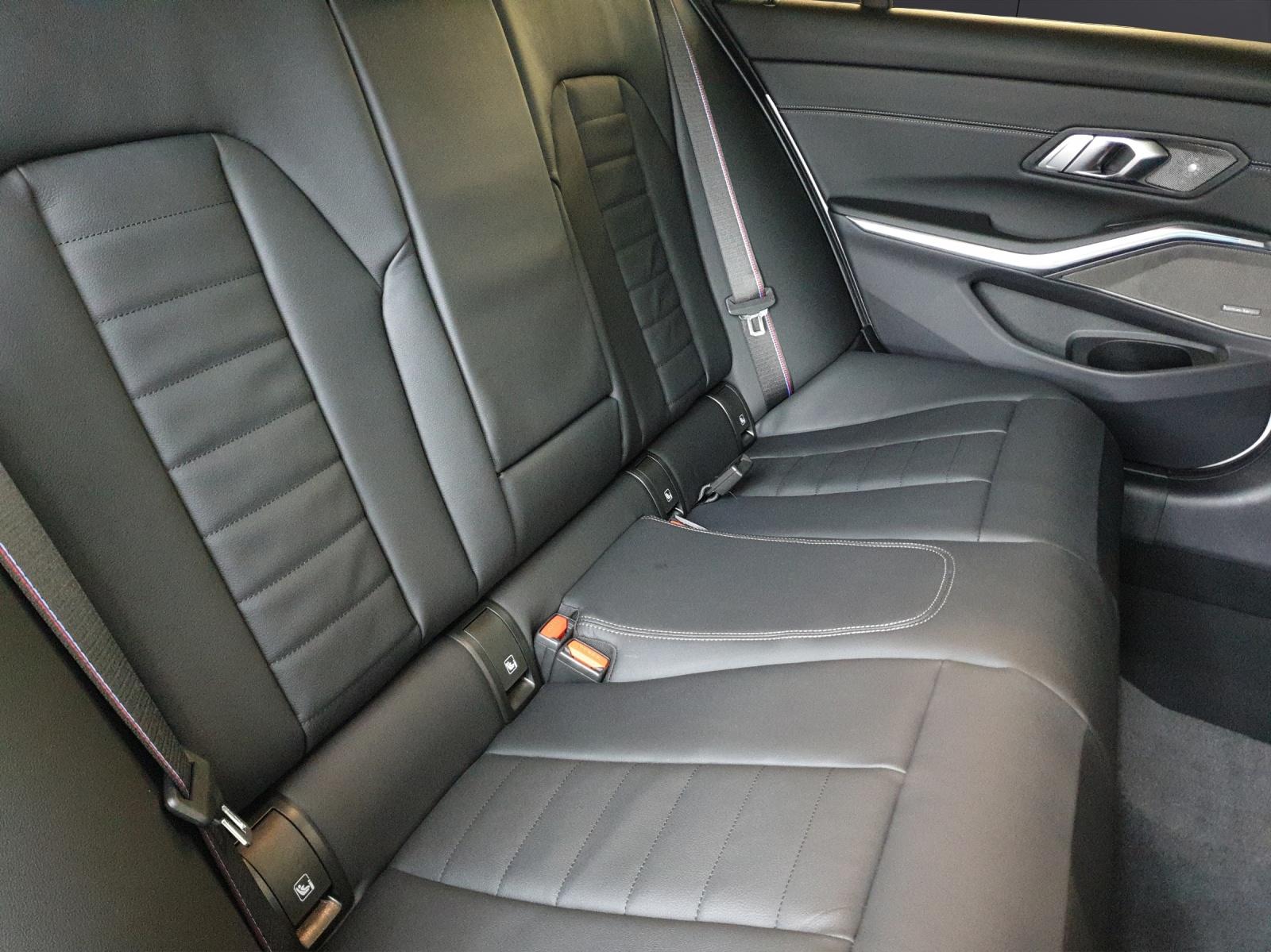 BMW 330e xDrive-image-13