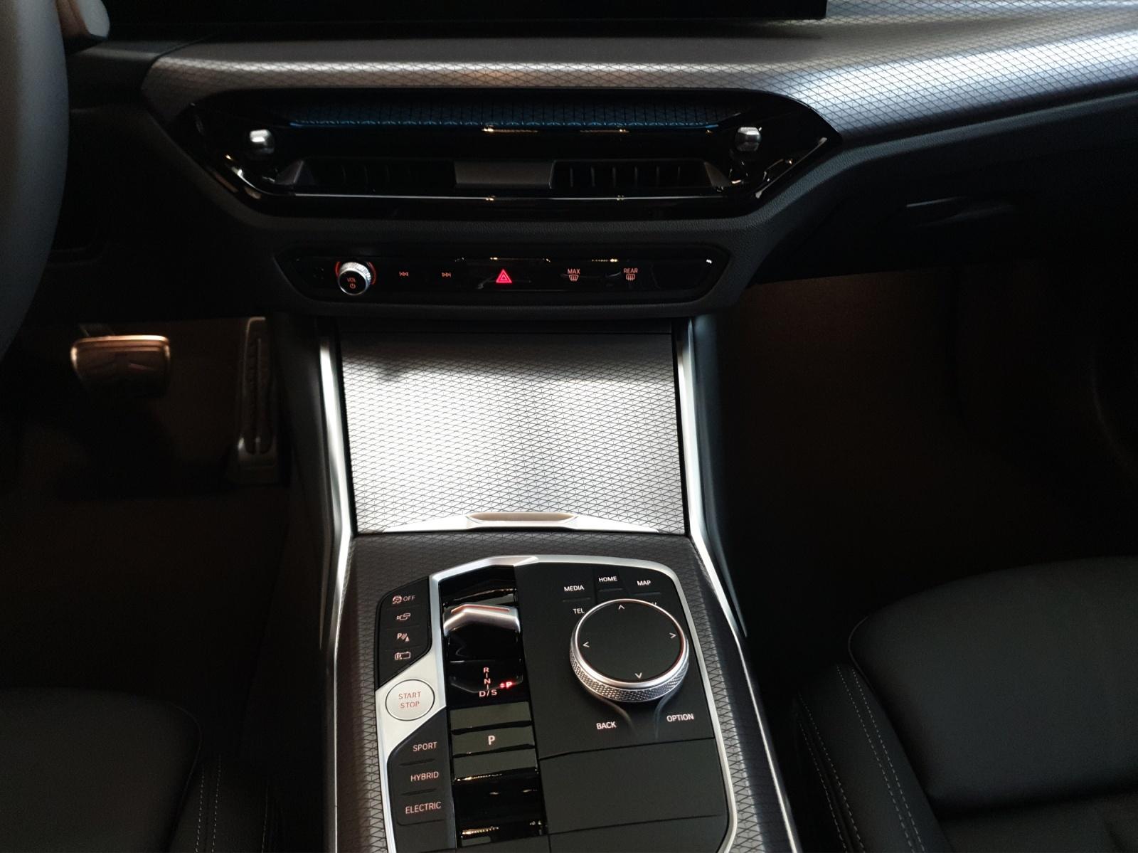 BMW 330e xDrive-image-20