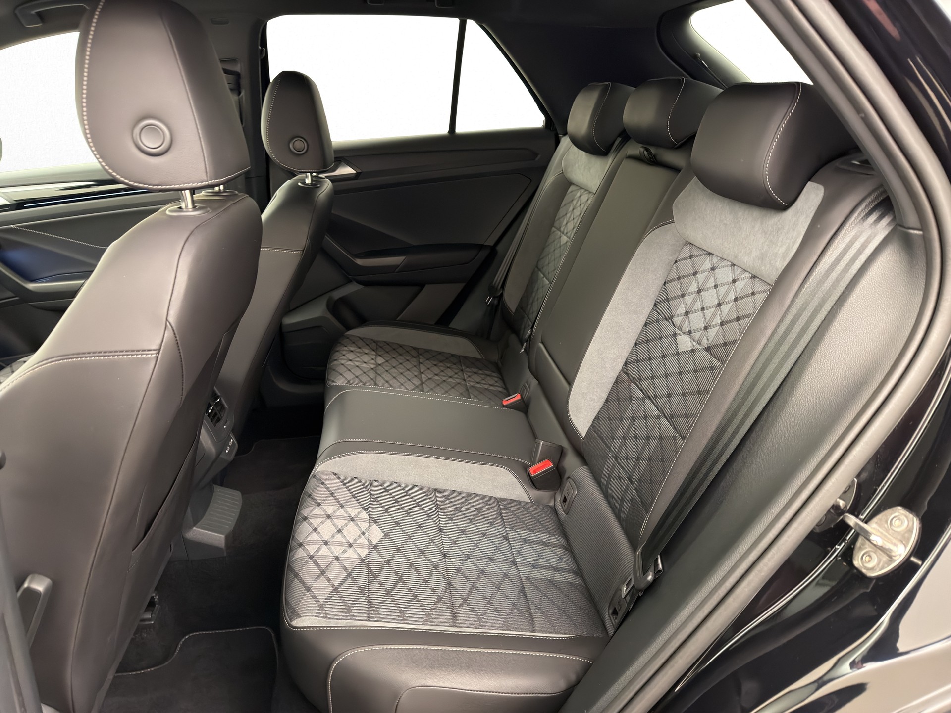VW T-Roc 1.5 TSI R-Line DSG-image-8