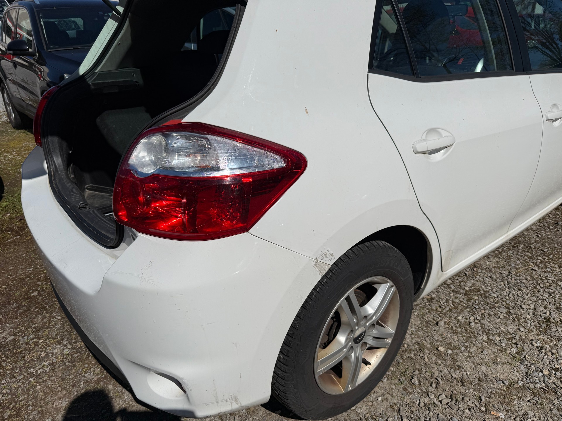 TOYOTA Auris 1.8 16V HSD Linea Luna-image-7