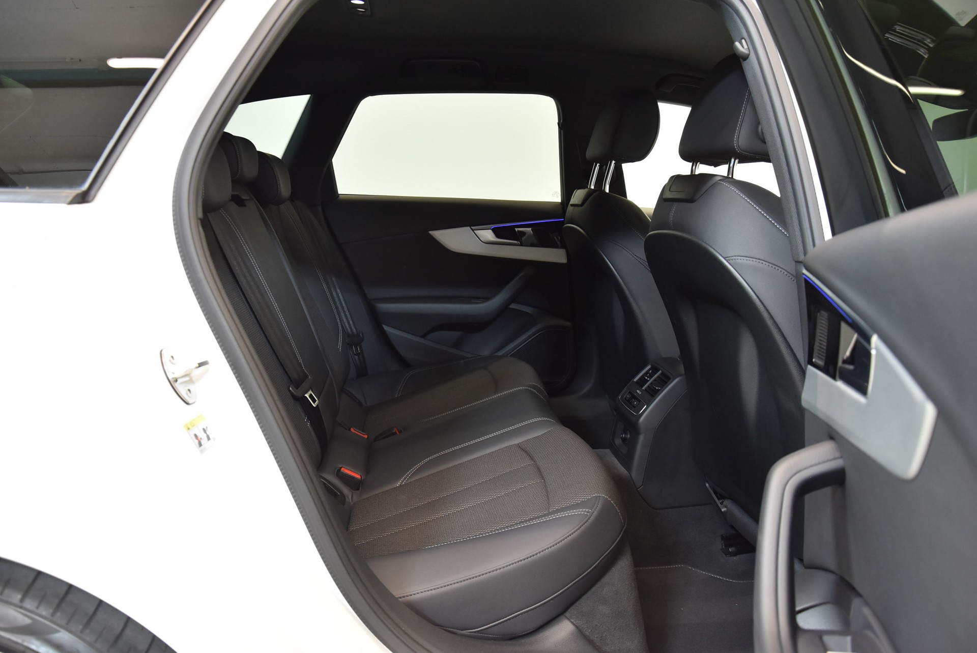 AUDI A4 Avant 40 TDI S line quattro S-tronic-image-6
