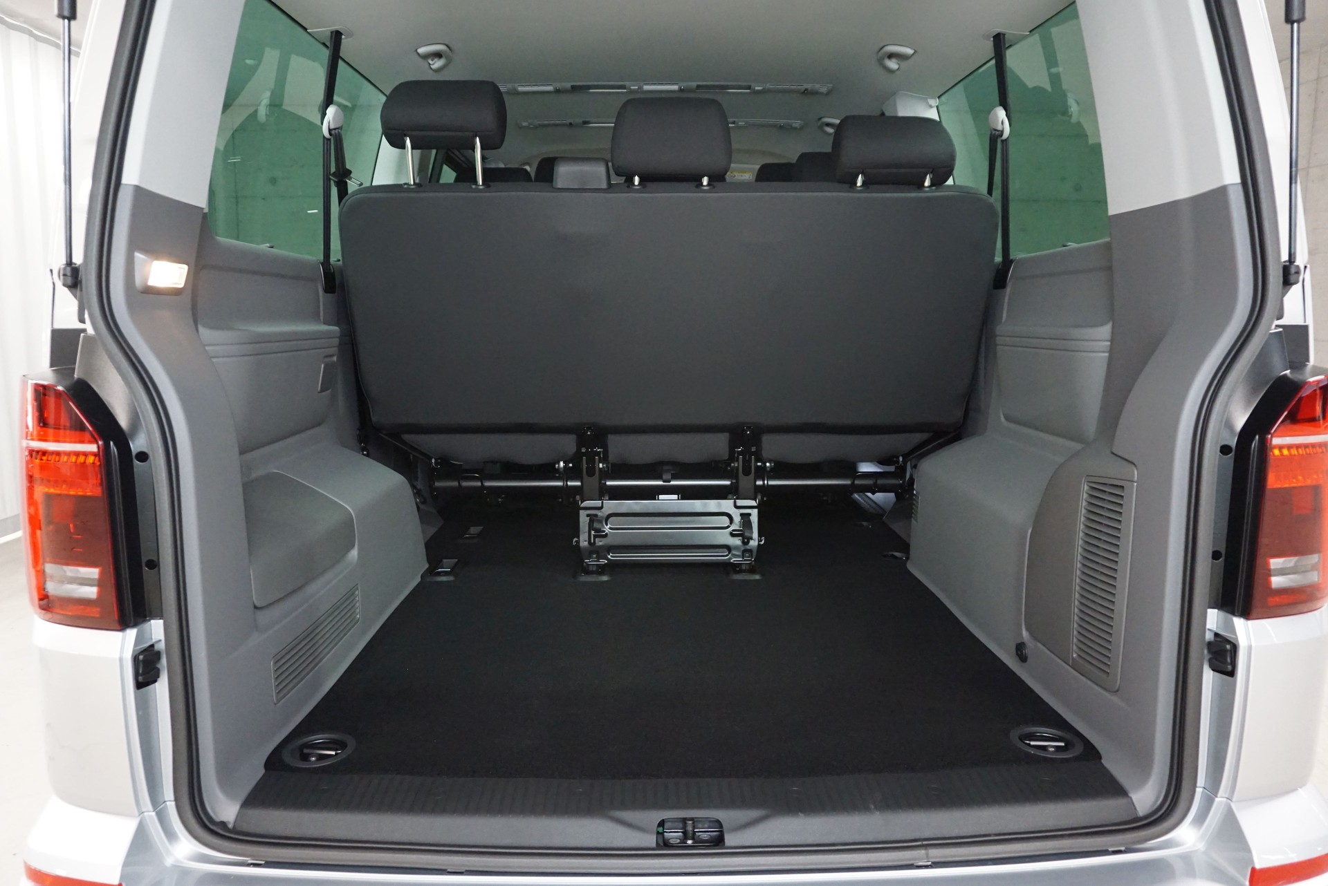 VW T6.1 Caravelle 2.0 TDI Comfortline Liberty DSG LWB-image-12