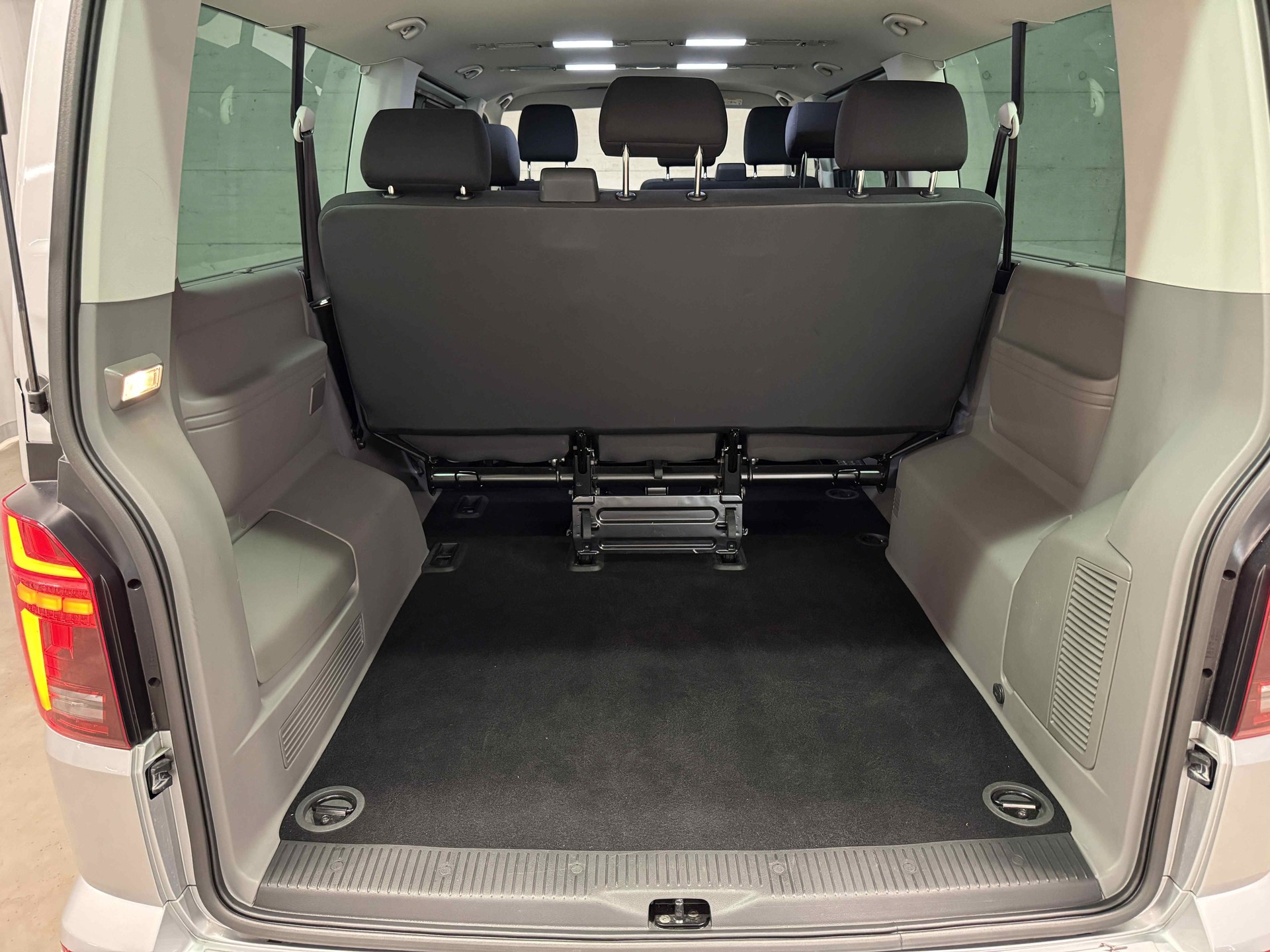 VW T6.1 Caravelle 2.0 TDI Comfortline Liberty DSG LWB-image-13