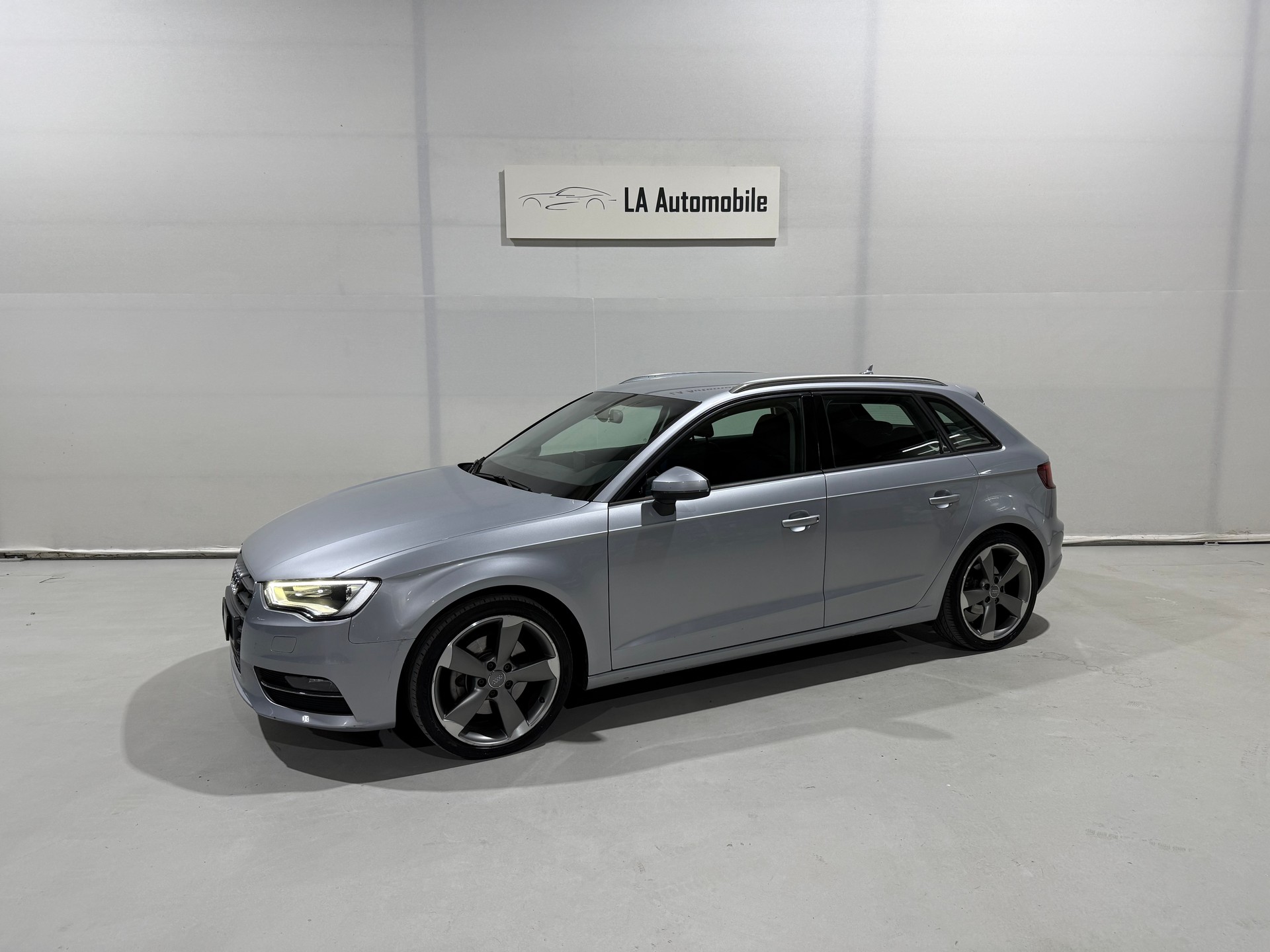 AUDI A3 Sportback 1.8 TFSI Ambition quattro S-tronic-image-1