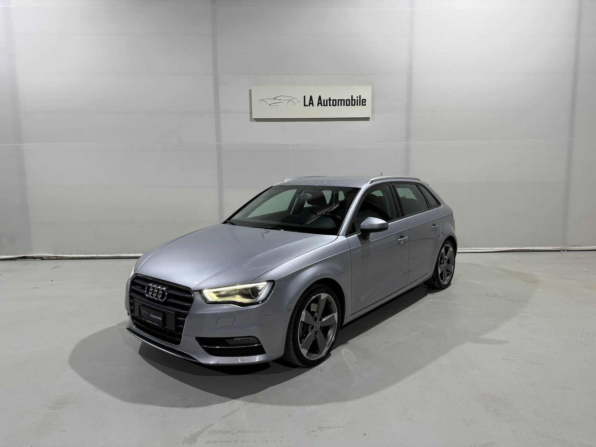 AUDI A3 Sportback 1.8 TFSI Ambition quattro S-tronic-image-0