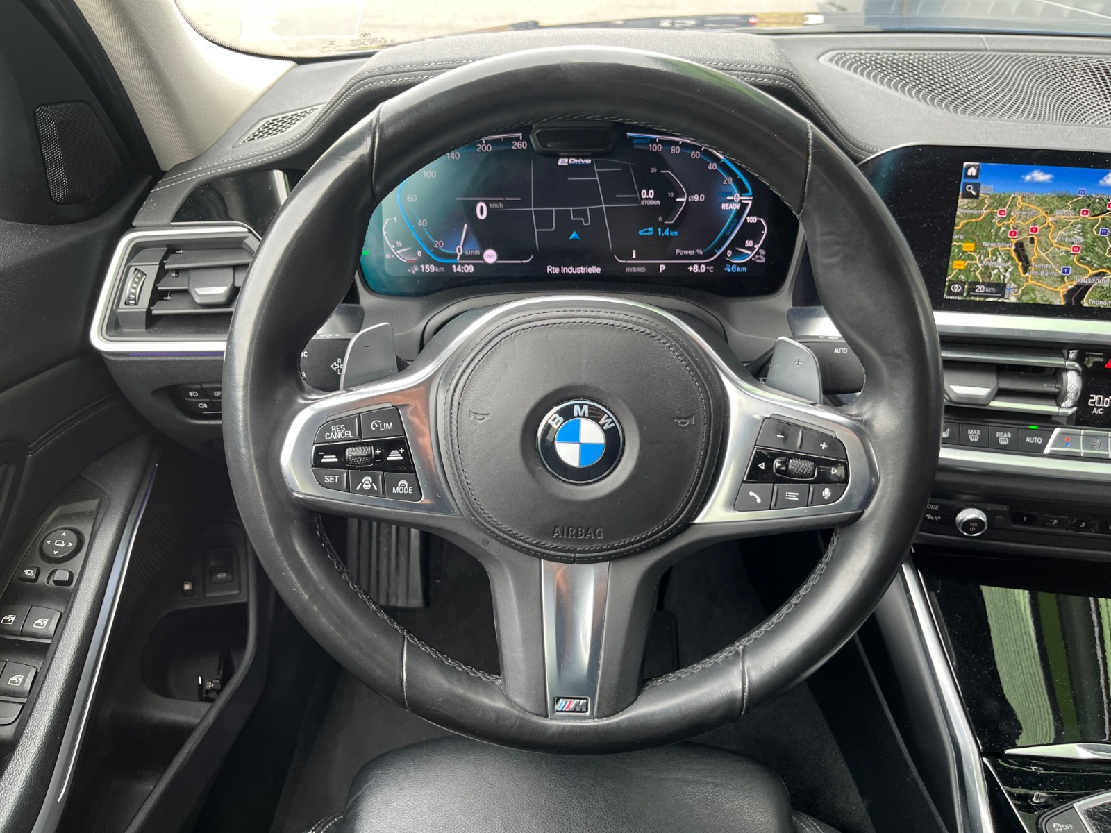 BMW 330e Steptronic Luxury Line-image-18