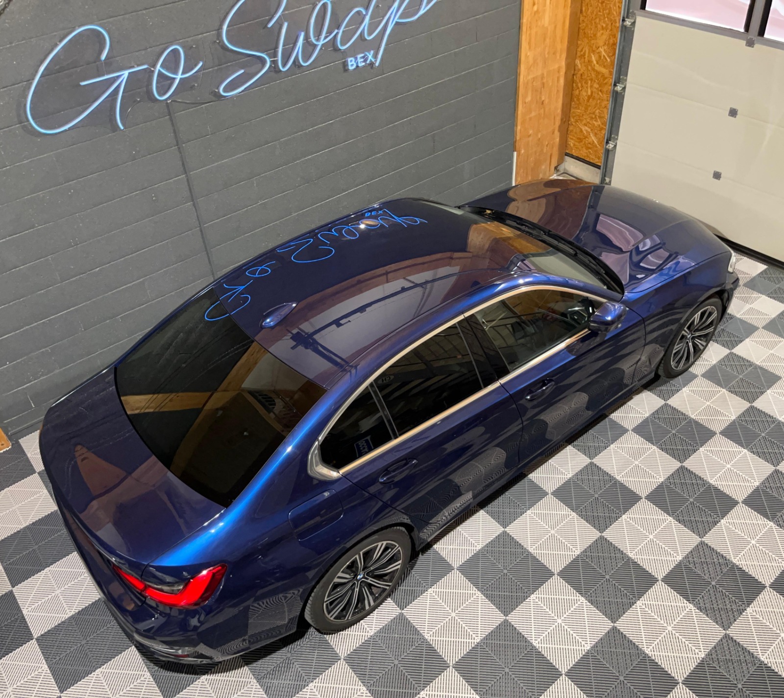 BMW 330e Steptronic Luxury Line-image-2