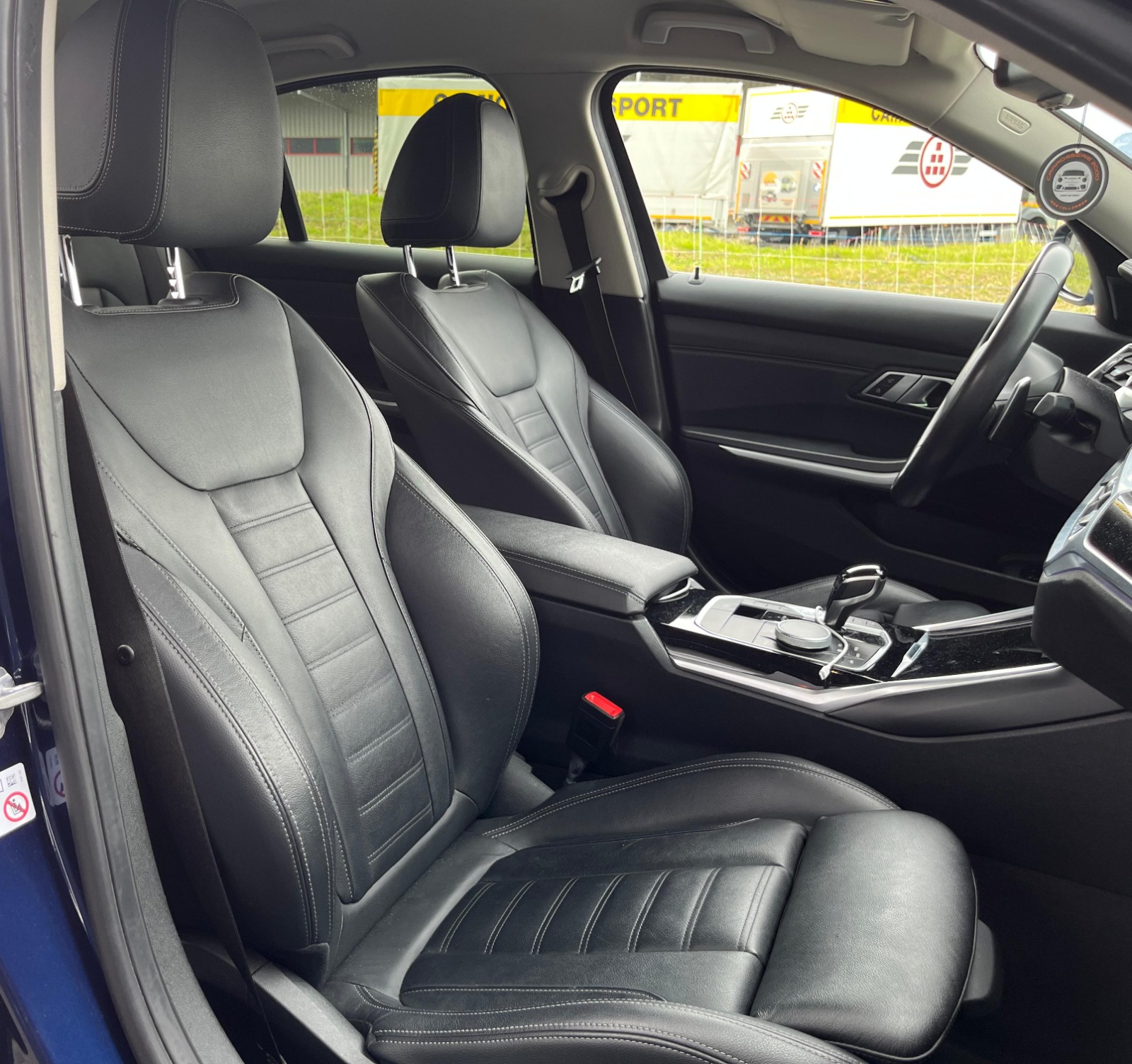 BMW 330e Steptronic Luxury Line-image-23