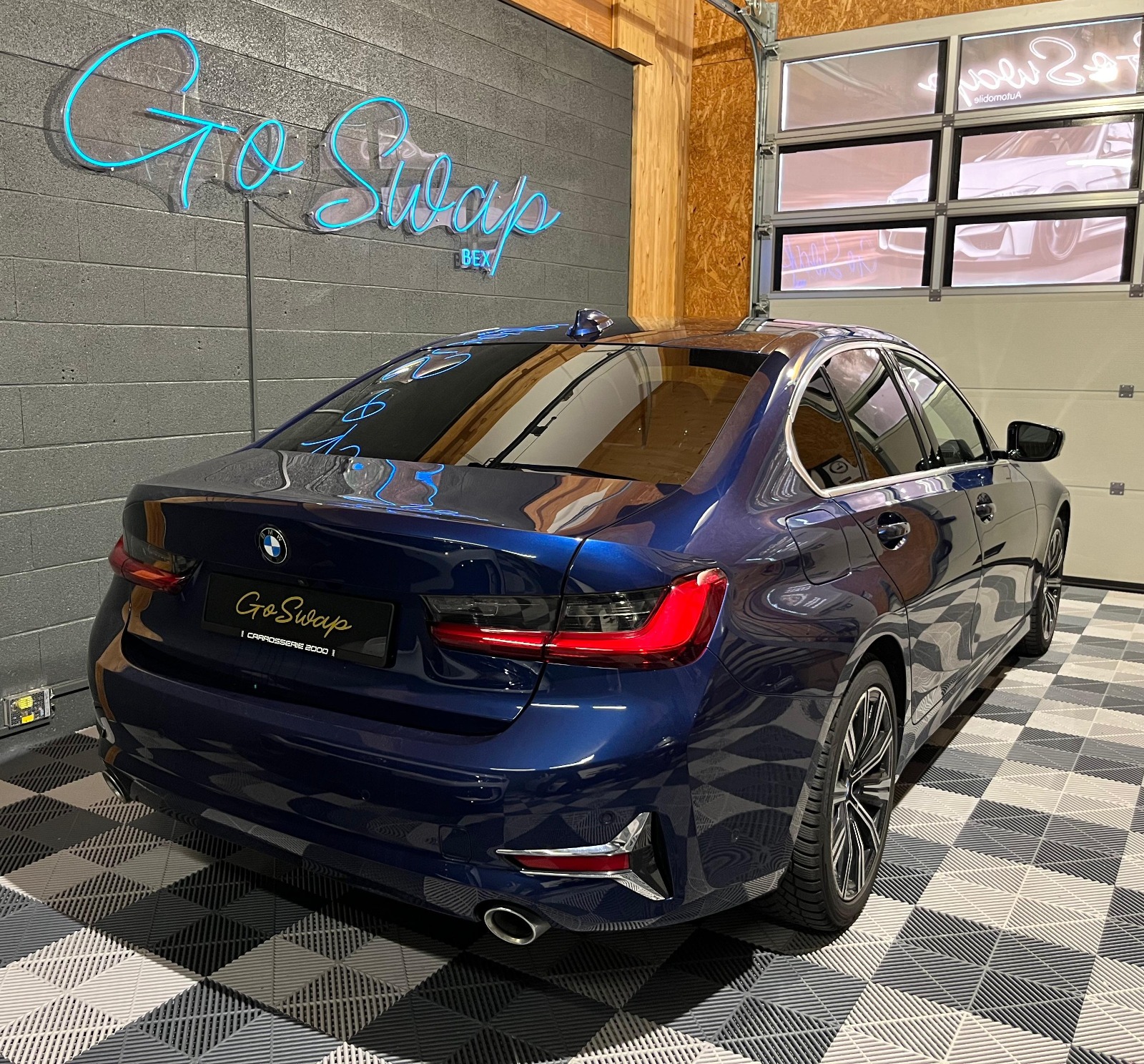 BMW 330e Steptronic Luxury Line-image-3