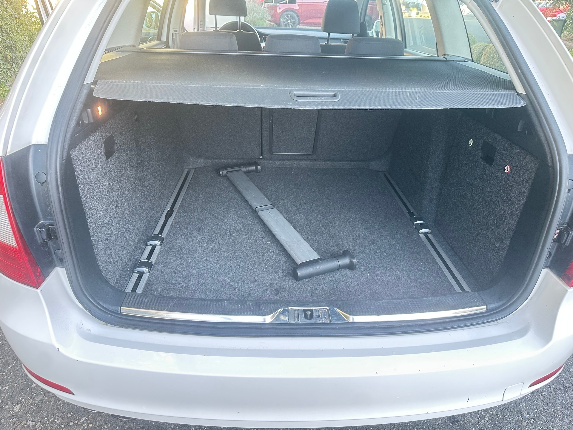 SKODA Superb Combi 1.8 TSI Elegance-image-12