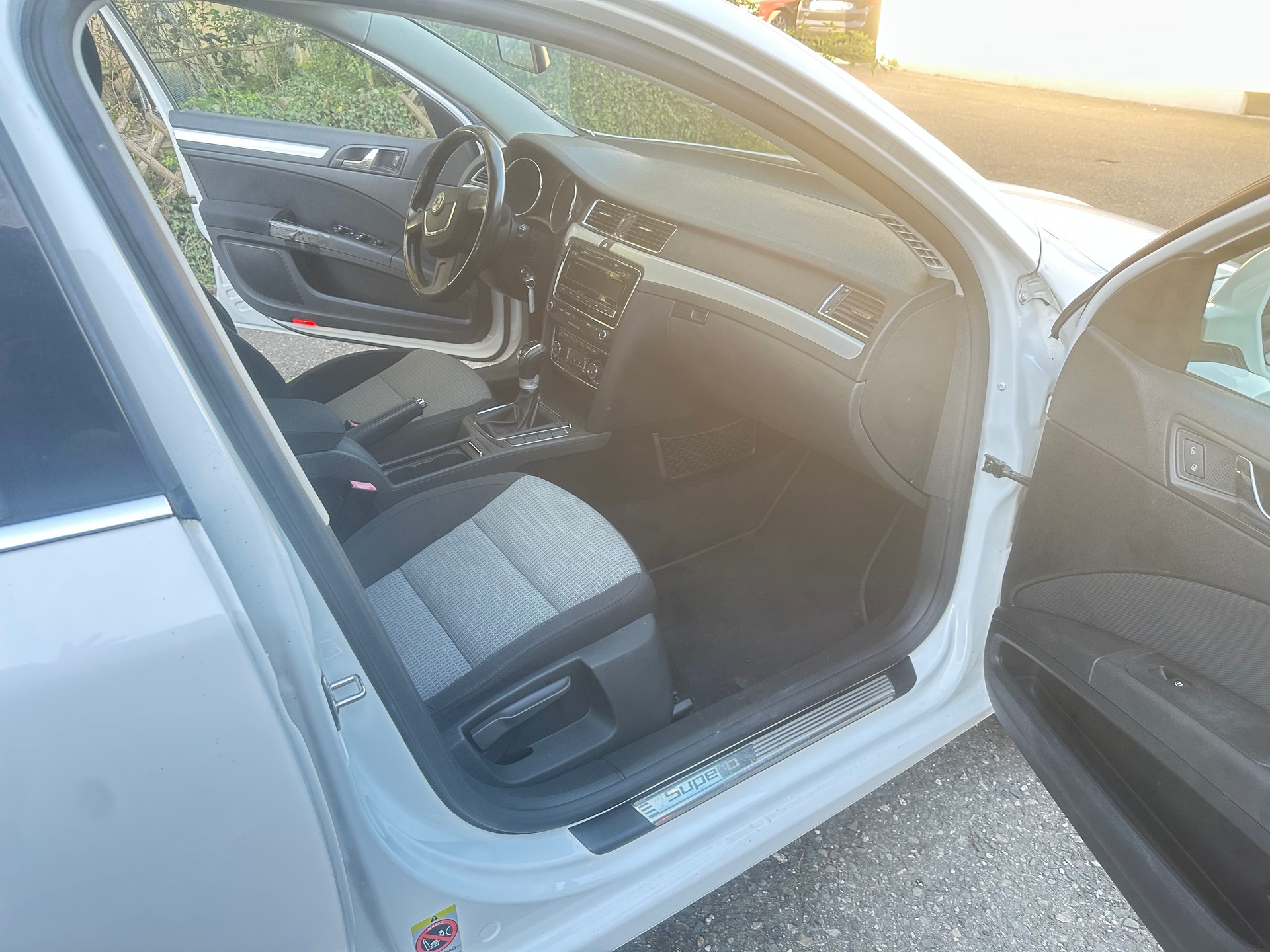 SKODA Superb Combi 1.8 TSI Elegance-image-10