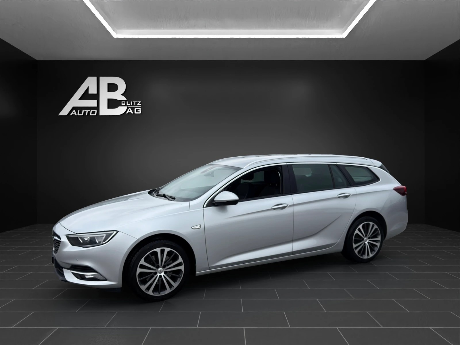 OPEL Insignia 2.0 CDTI Sports Tourer Edition-image-1
