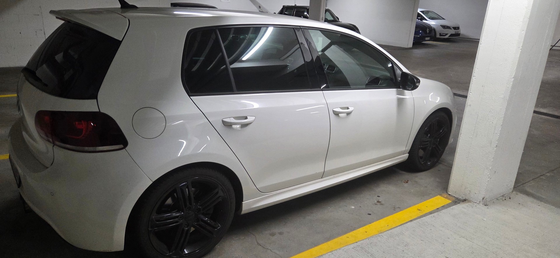 VW 2.0 TSI R 4motion-image-1