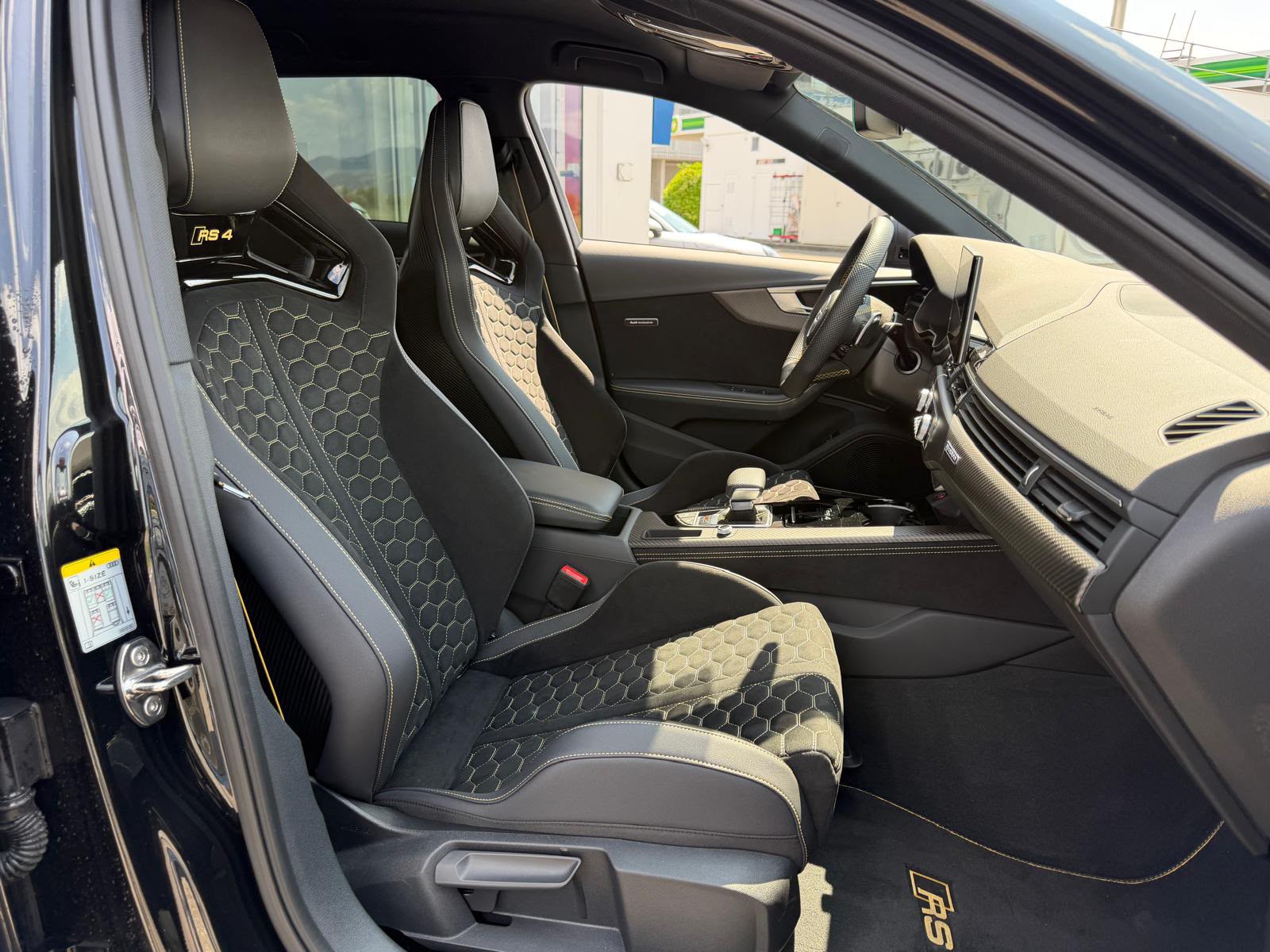 AUDI RS4 Avant 25 year edition quattro tiptronic-image-13