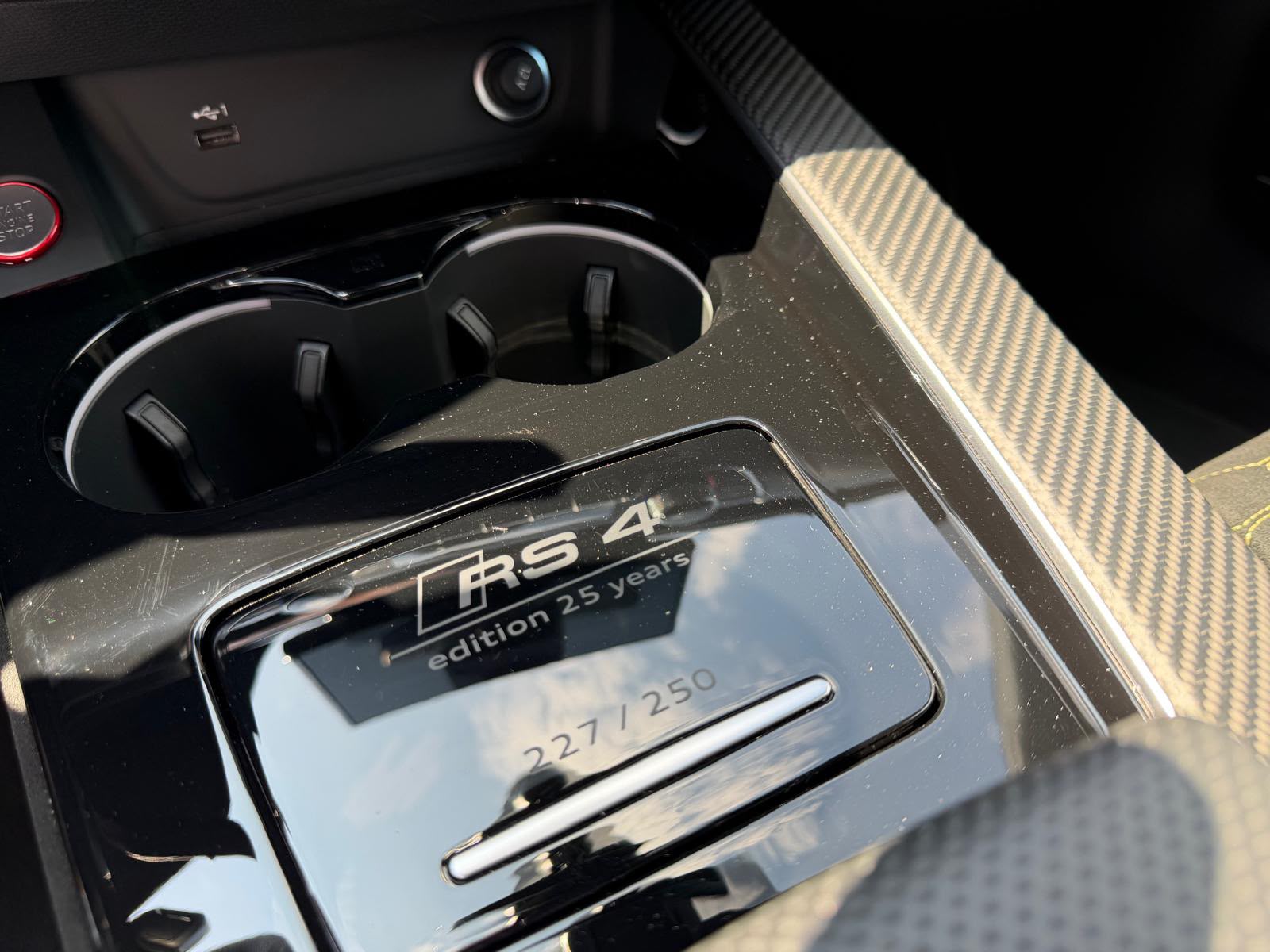 AUDI RS4 Avant 25 year edition quattro tiptronic-image-11
