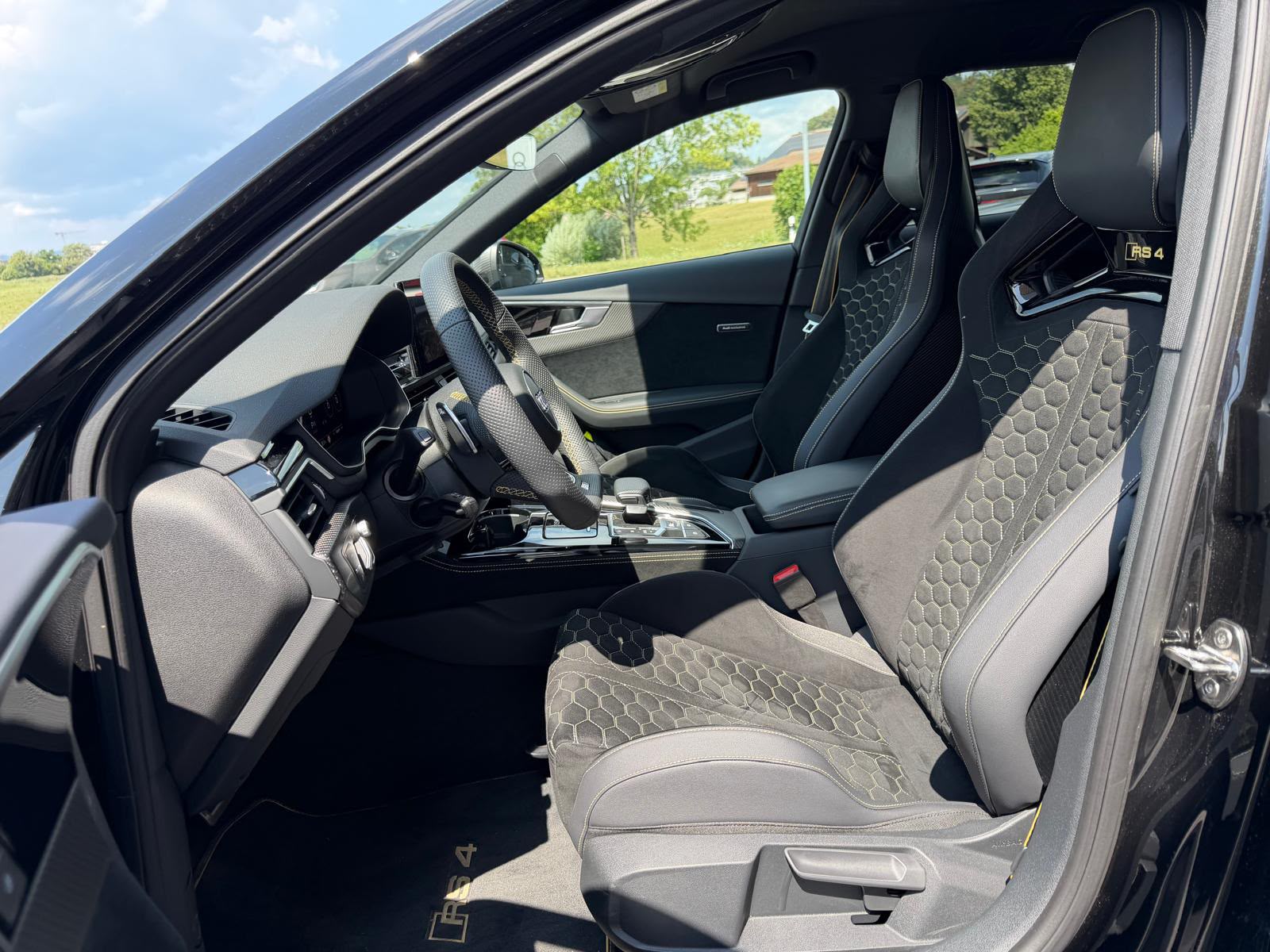 AUDI RS4 Avant 25 year edition quattro tiptronic-image-8