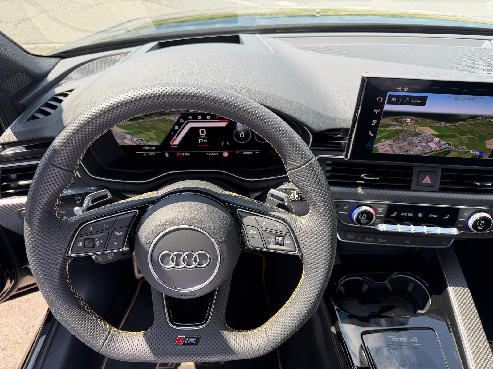 AUDI RS4 Avant 25 year edition quattro tiptronic-image-16