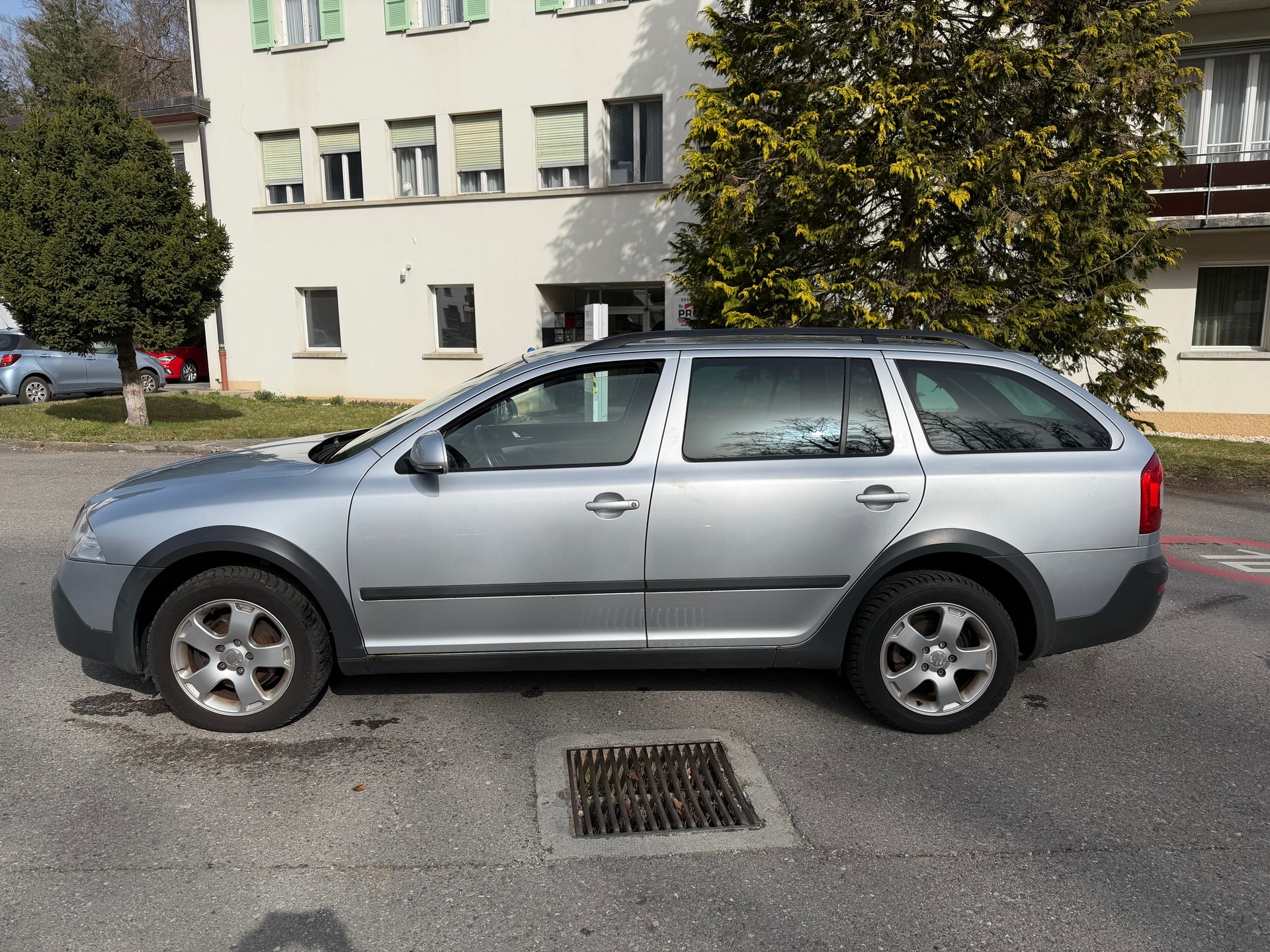 SKODA Octavia Scout 1.8 FSI 4x4-showroom-element-2