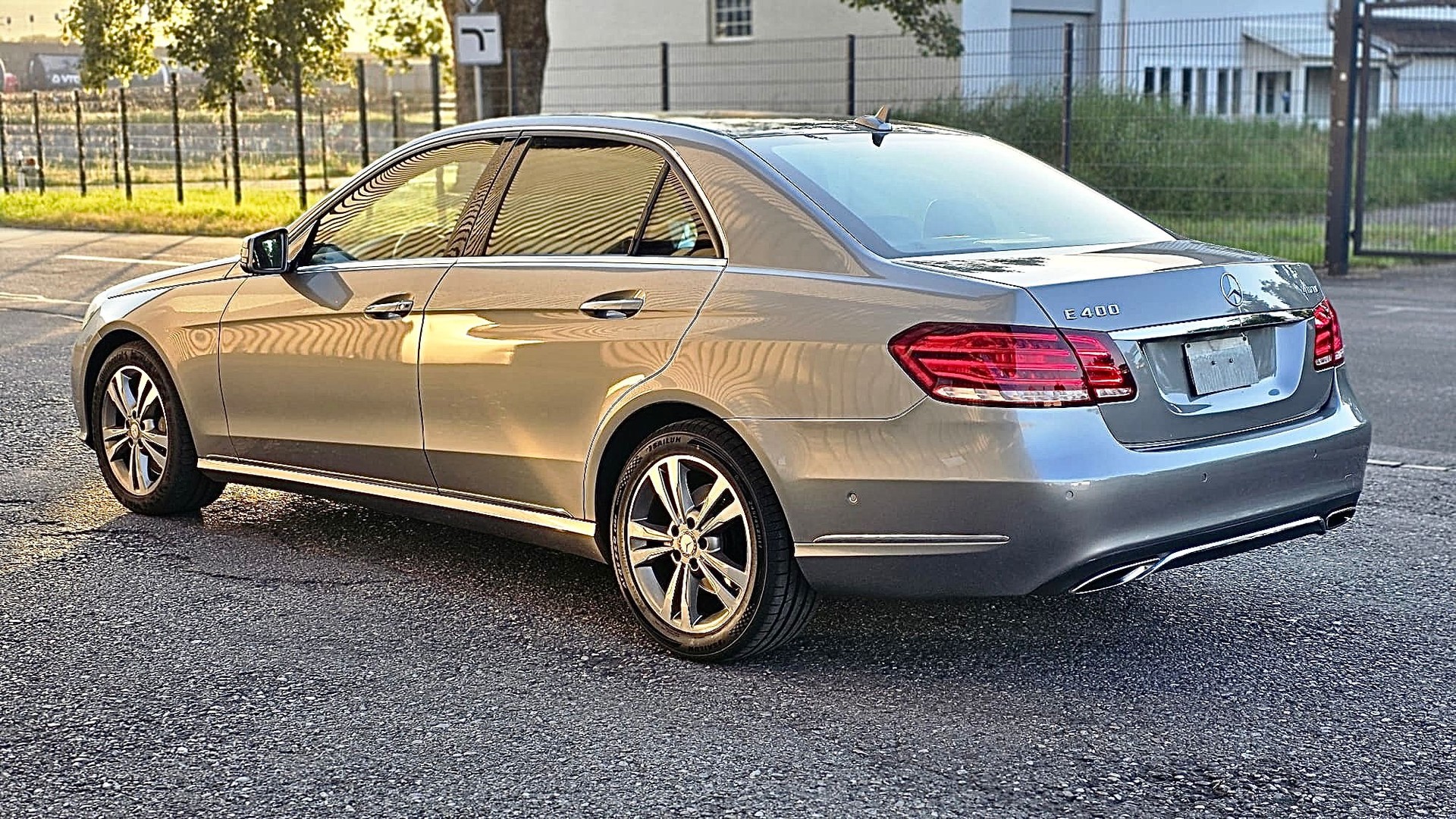 MERCEDES-BENZ E 400 Avantgarde 4Matic 7G-Tronic-image-3