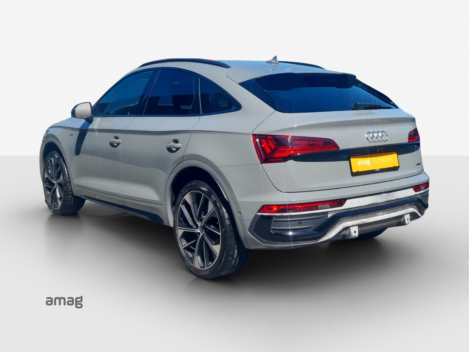 AUDI Q5 Sportback 45 TFSI Black Edition quattro S-tronic-image-2