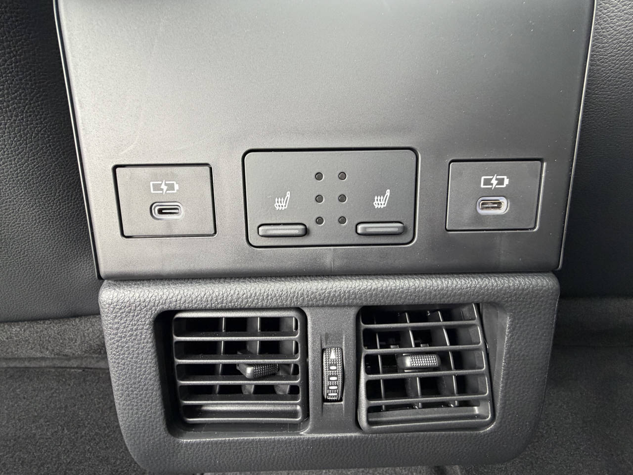 SUBARU Solterra eV Luxury AWD-image-10