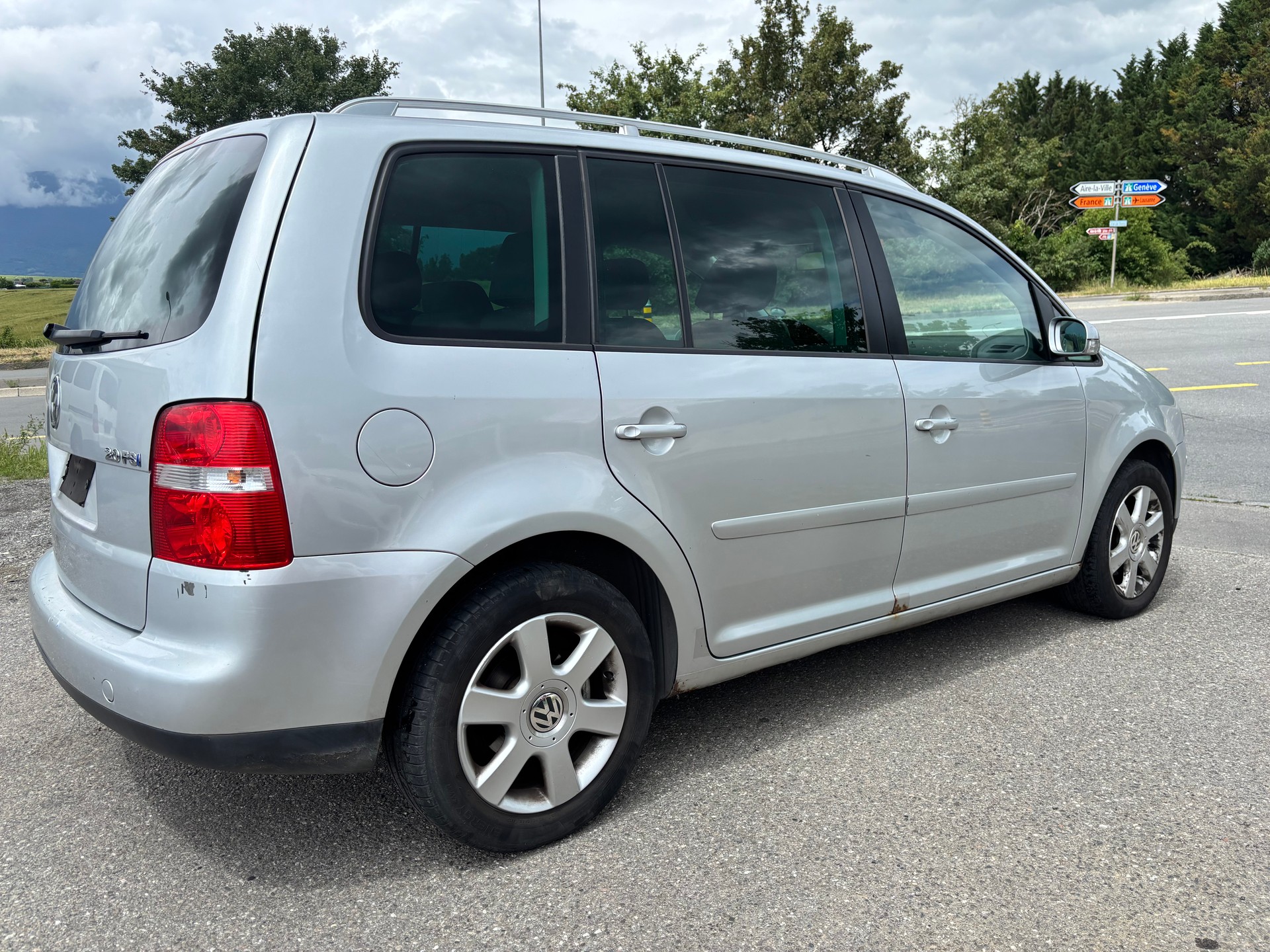 VW Touran 2.0 FSI Trendline-image-3