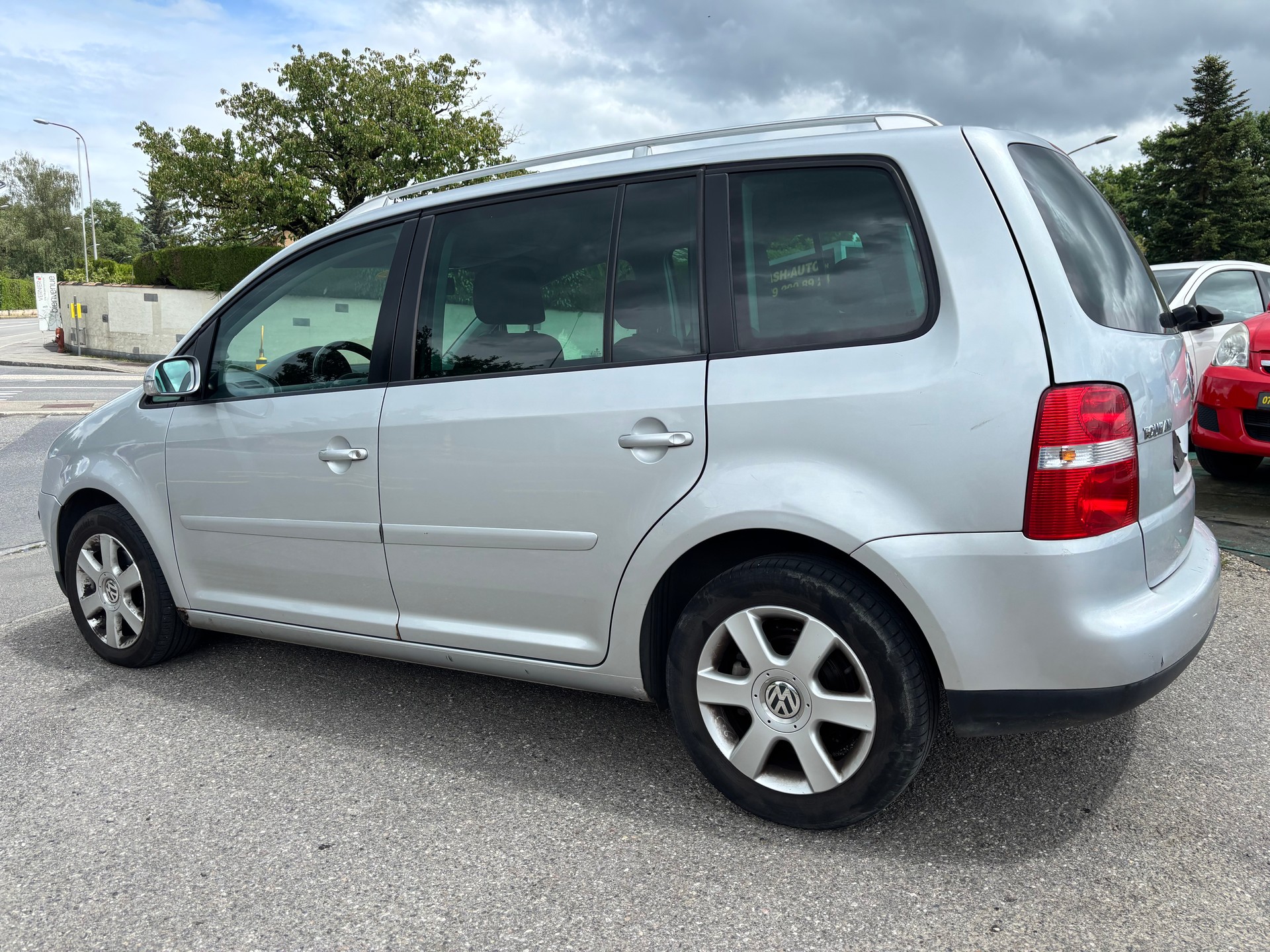 VW Touran 2.0 FSI Trendline-image-5