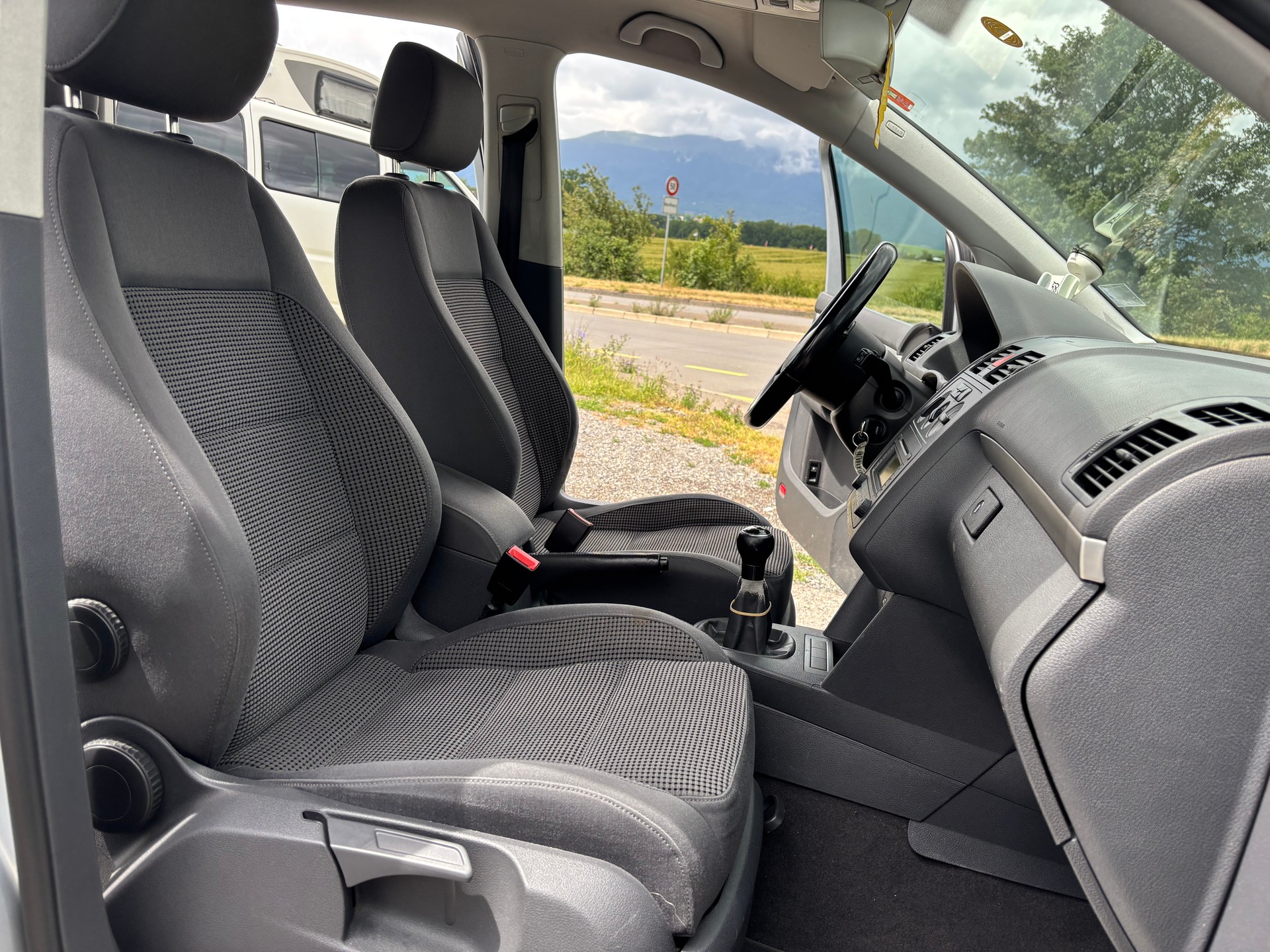 VW Touran 2.0 FSI Trendline-image-11