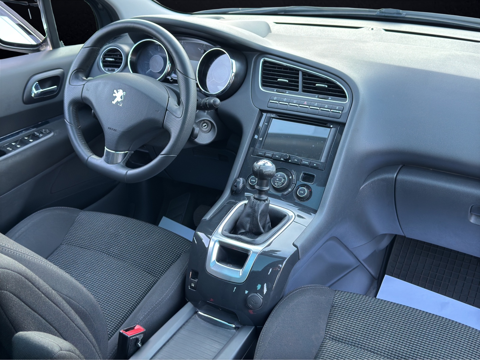 PEUGEOT 5008 1.6 16V T Sport Pack 156-PS 7-Plätzer Frisch MFK & abService Schweizer Fahrzeug aus erster Schweizer Hand-image-9