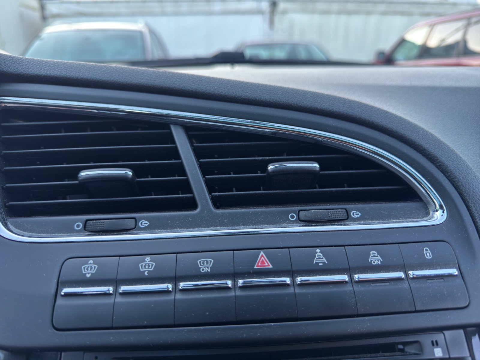 PEUGEOT 5008 1.6 16V T Sport Pack 156-PS 7-Plätzer Frisch MFK & abService Schweizer Fahrzeug aus erster Schweizer Hand-image-17