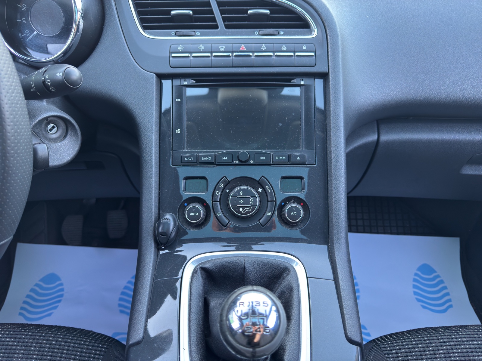PEUGEOT 5008 1.6 16V T Sport Pack 156-PS 7-Plätzer Frisch MFK & abService Schweizer Fahrzeug aus erster Schweizer Hand-image-16