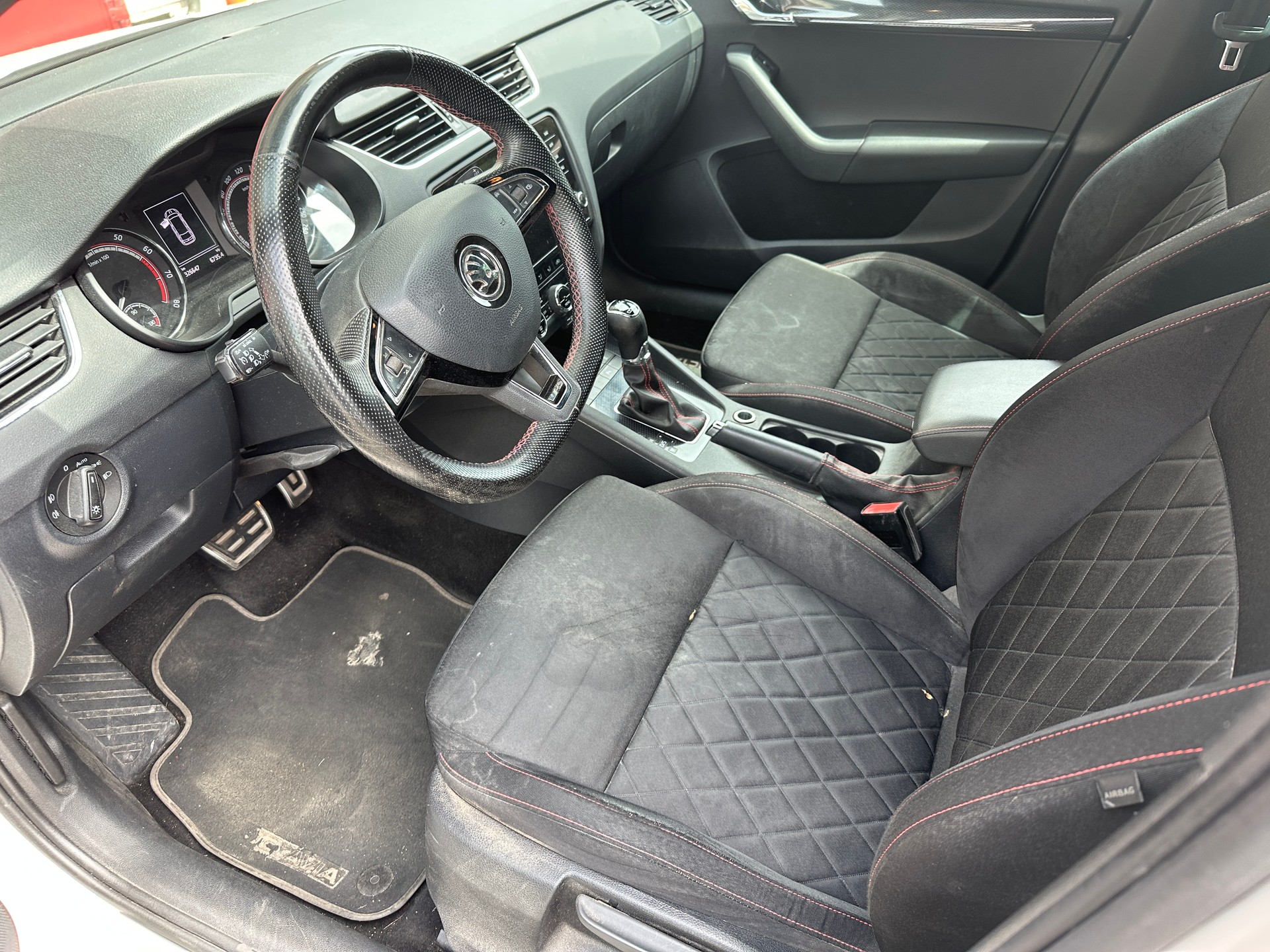 SKODA Octavia Combi 2.0 TSI RS DSG-image-6