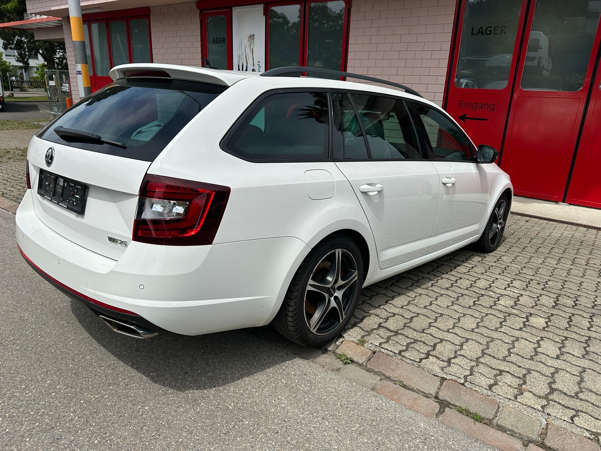 SKODA Octavia Combi 2.0 TSI RS DSG-image-3