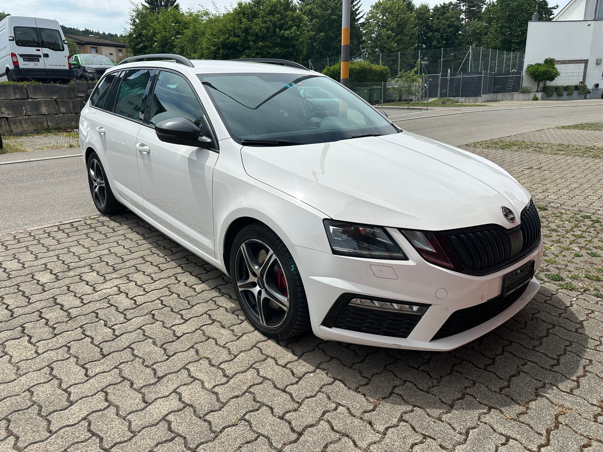 SKODA Octavia Combi 2.0 TSI RS DSG-image-2
