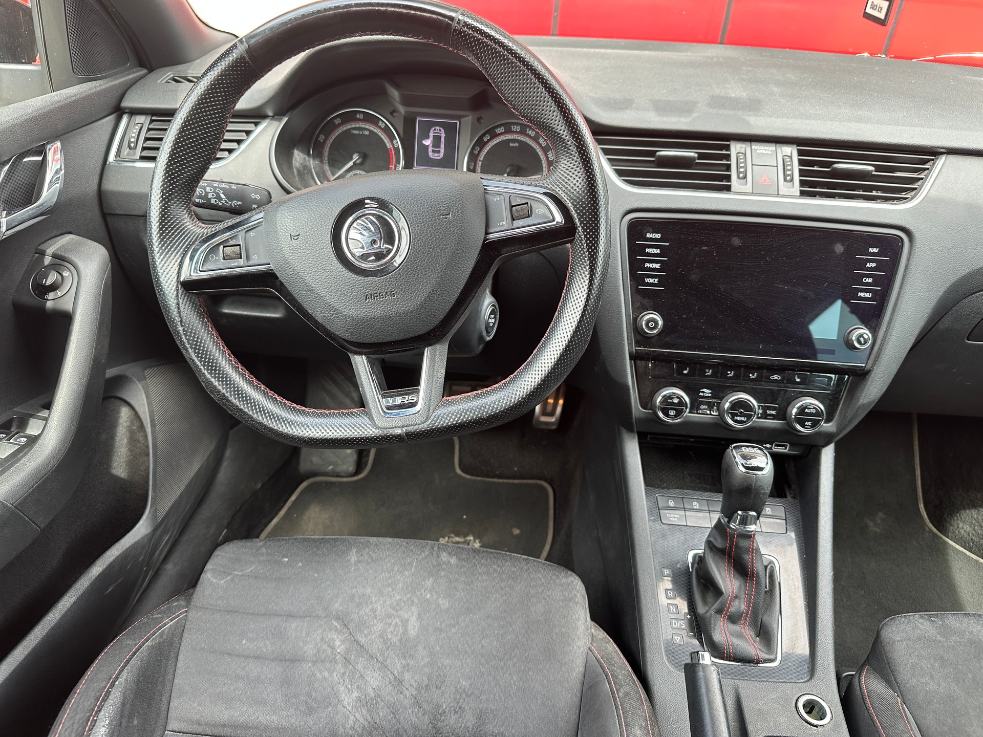 SKODA Octavia Combi 2.0 TSI RS DSG-image-7